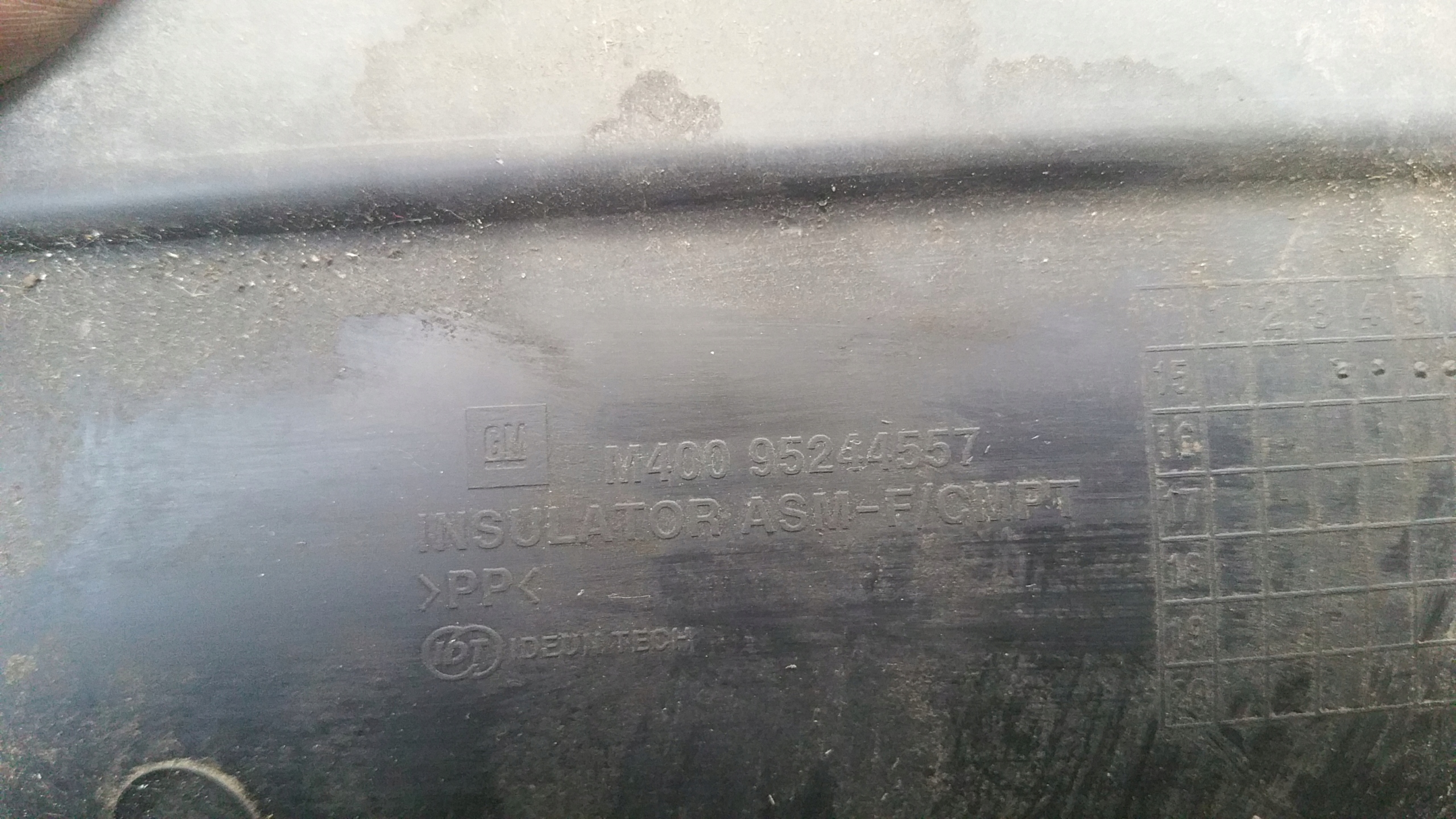 cover below bumper front 95244557 Opel Karl