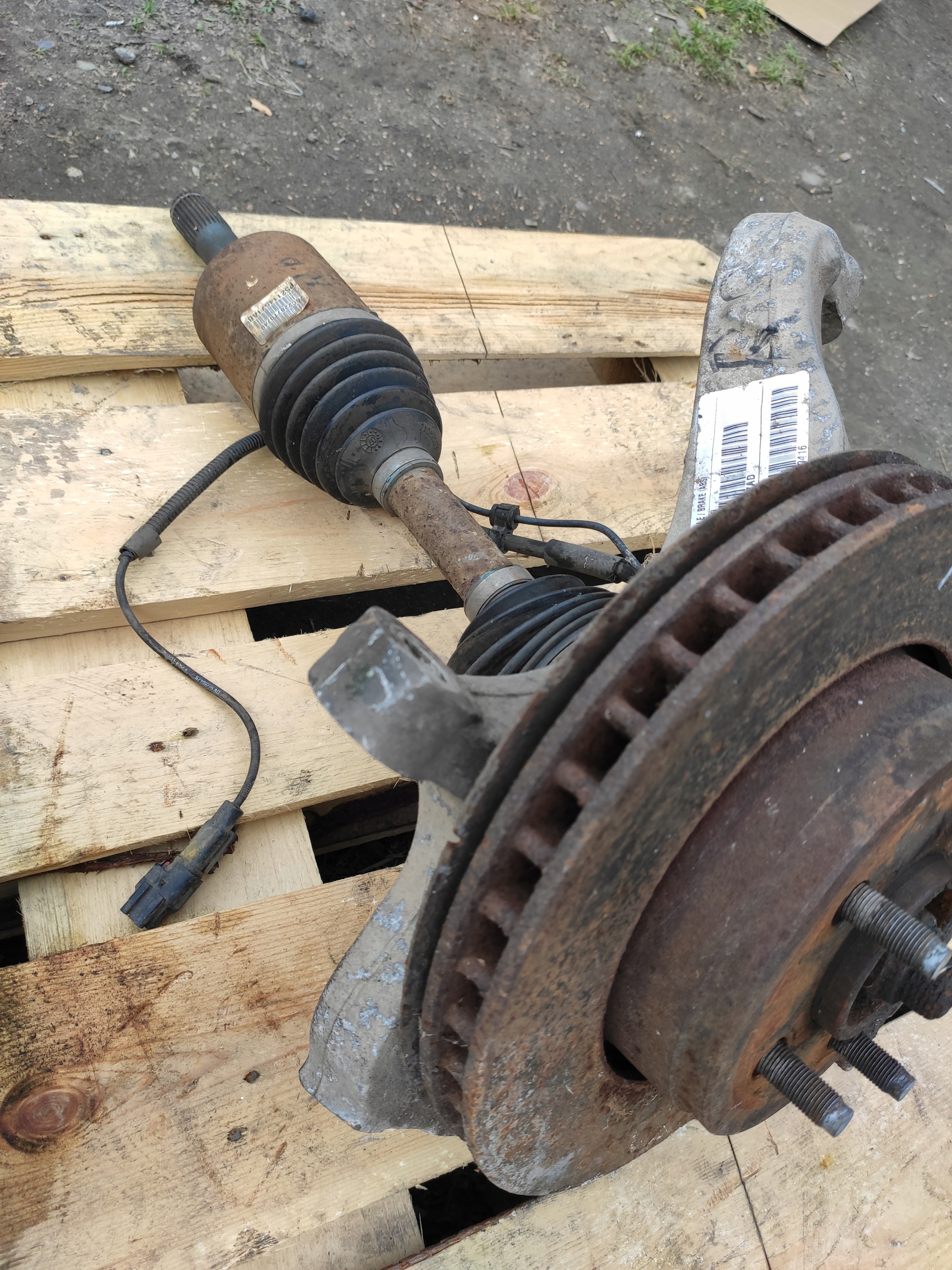 CHEROKEE LIBERTY KK 2.8 07-12r. поворотный кулак, цапфа полуось диск суппорт перед