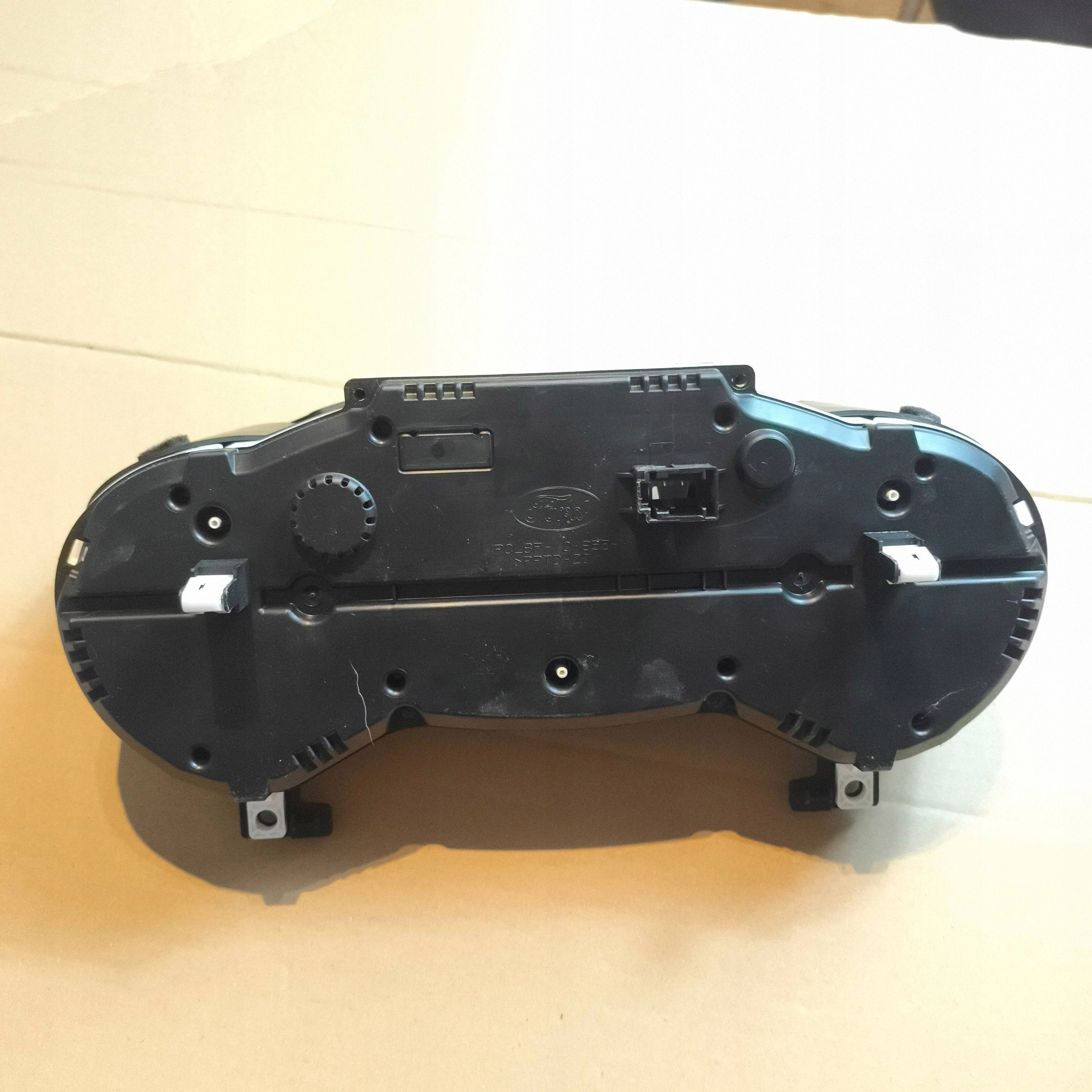 obal okno budíku Converse Ford Kuga MK2 II 2014