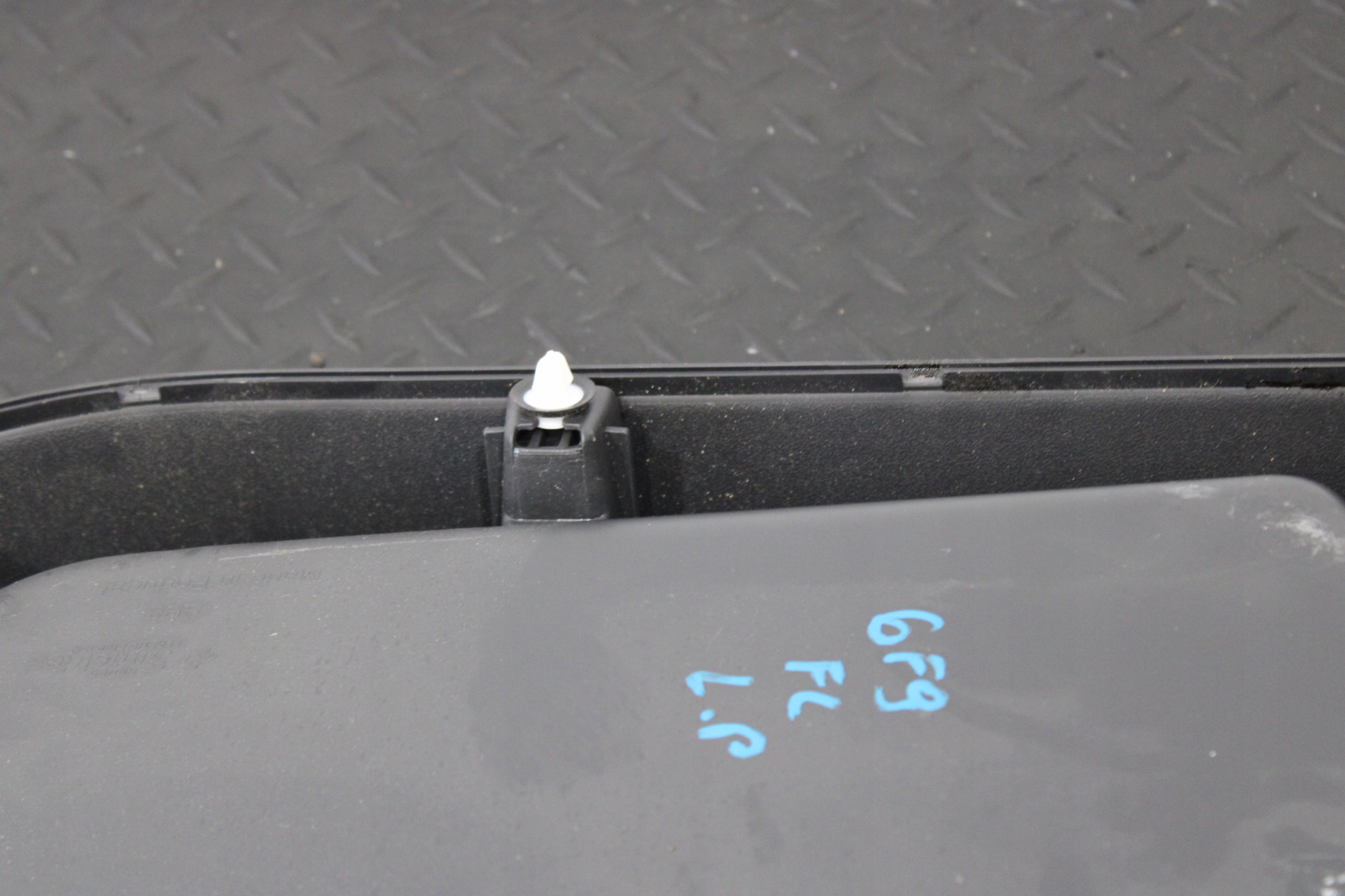 upholstery side door left front SEAT ARONA LIFT FL 6F9 2021