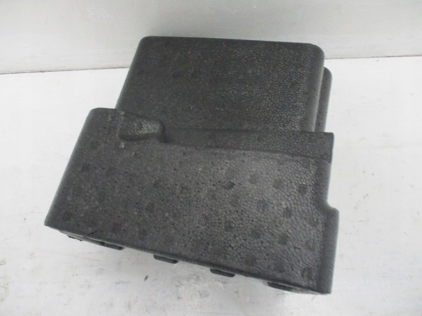 polystirene boot floor well BMW 204682