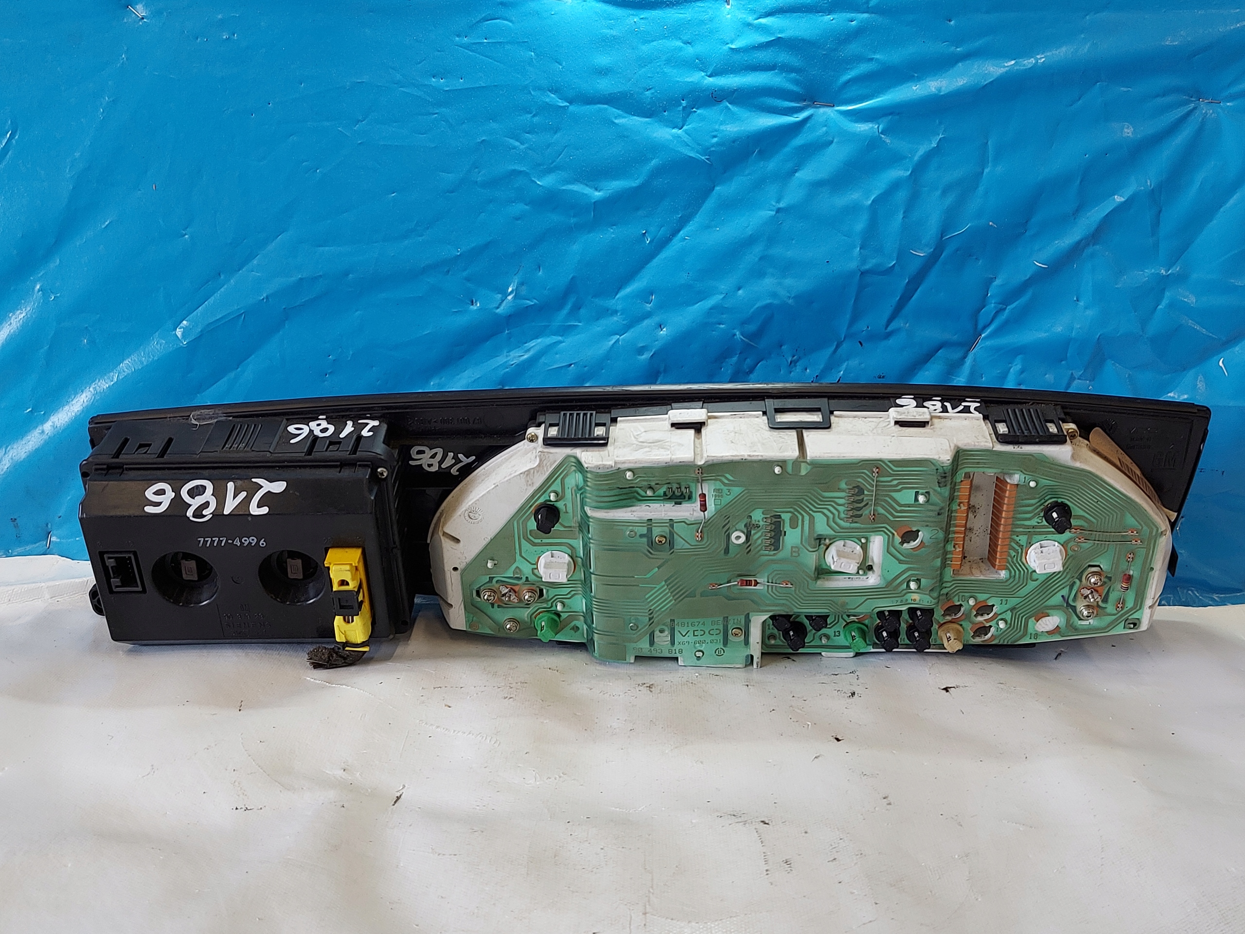 dials clock OPEL OMEGA 2.0 B 90493818
