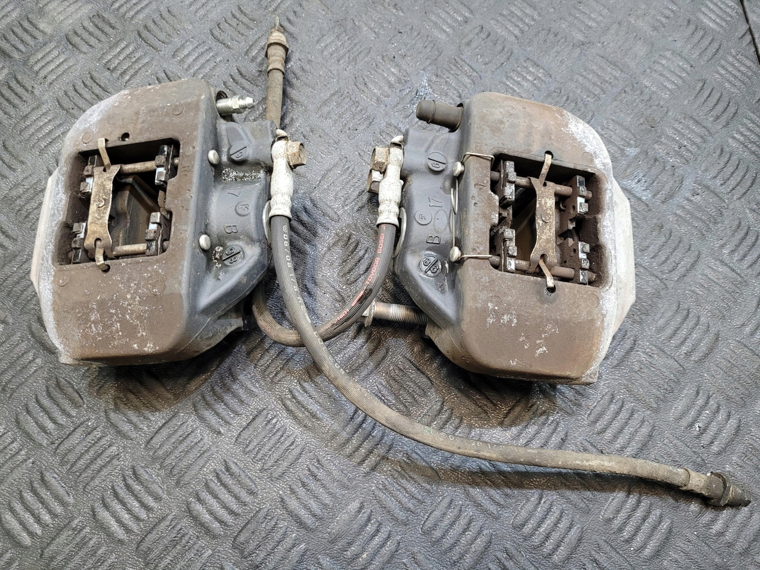 caliper rear part rear left right LEXUS LS 600 LS600 H 5.0