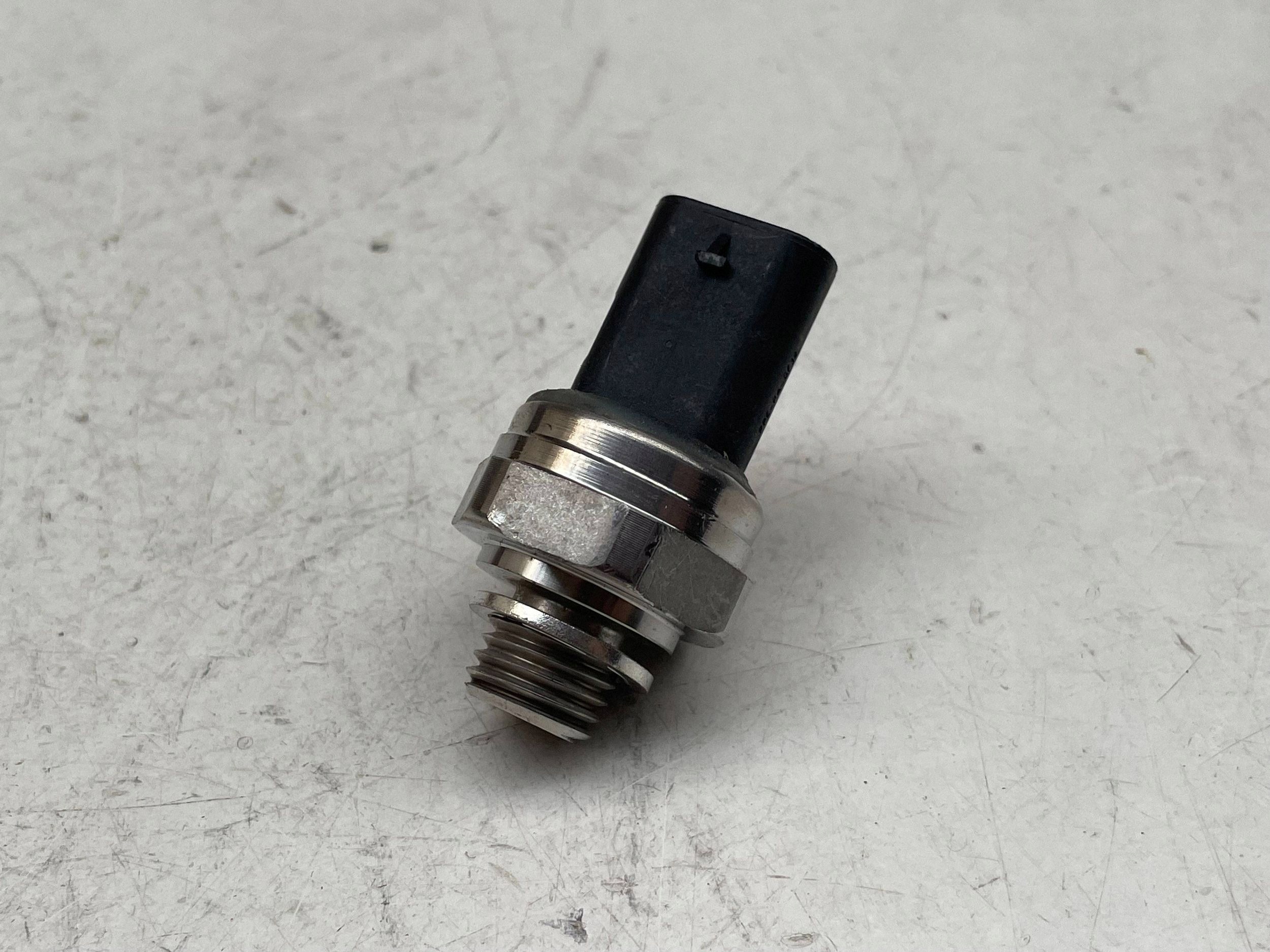sensore pressione olio Volkswagen Golf VII 05E906277A Originale!