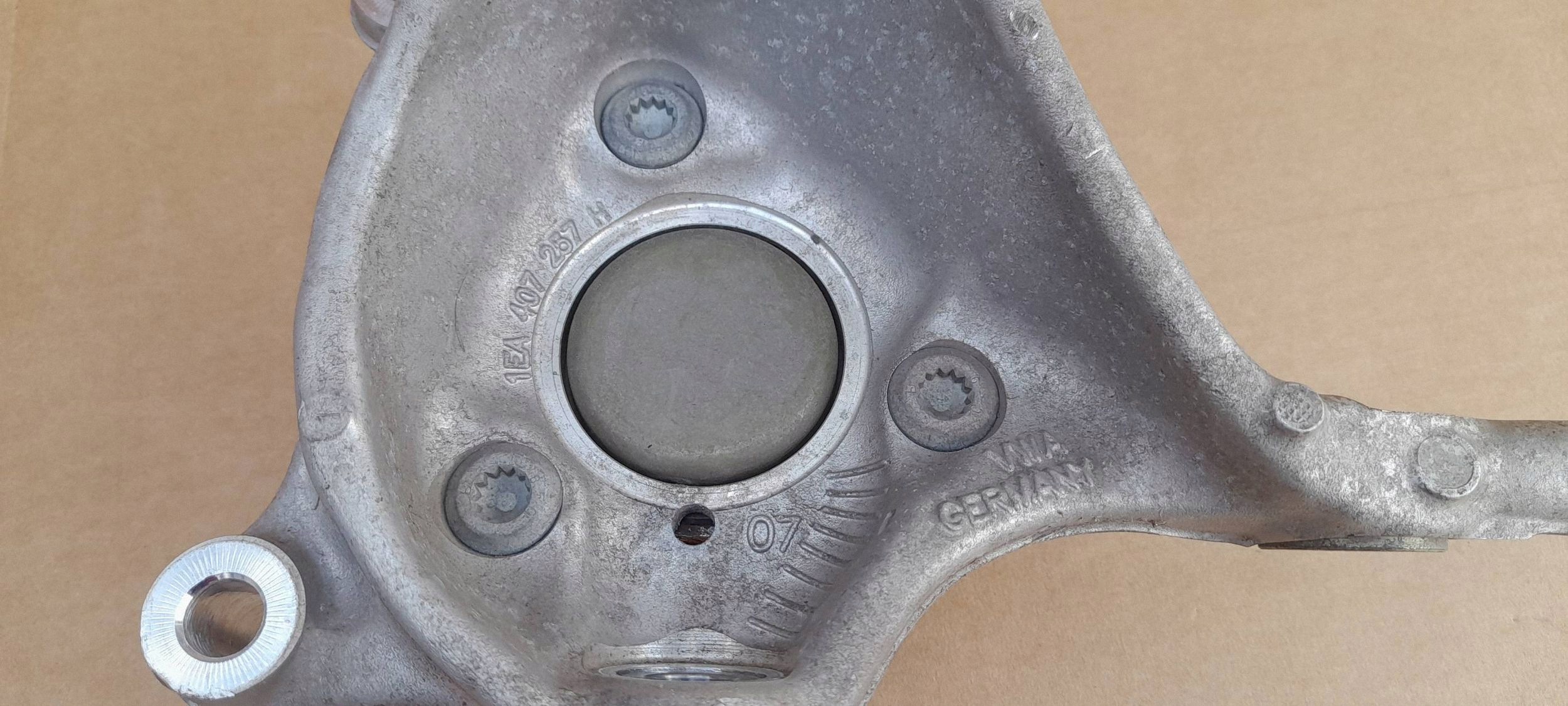 moyeau avant gauche prise Volkswagen ID.4 1EA407257A