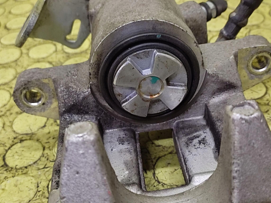 VW POLO IV 1.4 TDI caliper brake left rear part