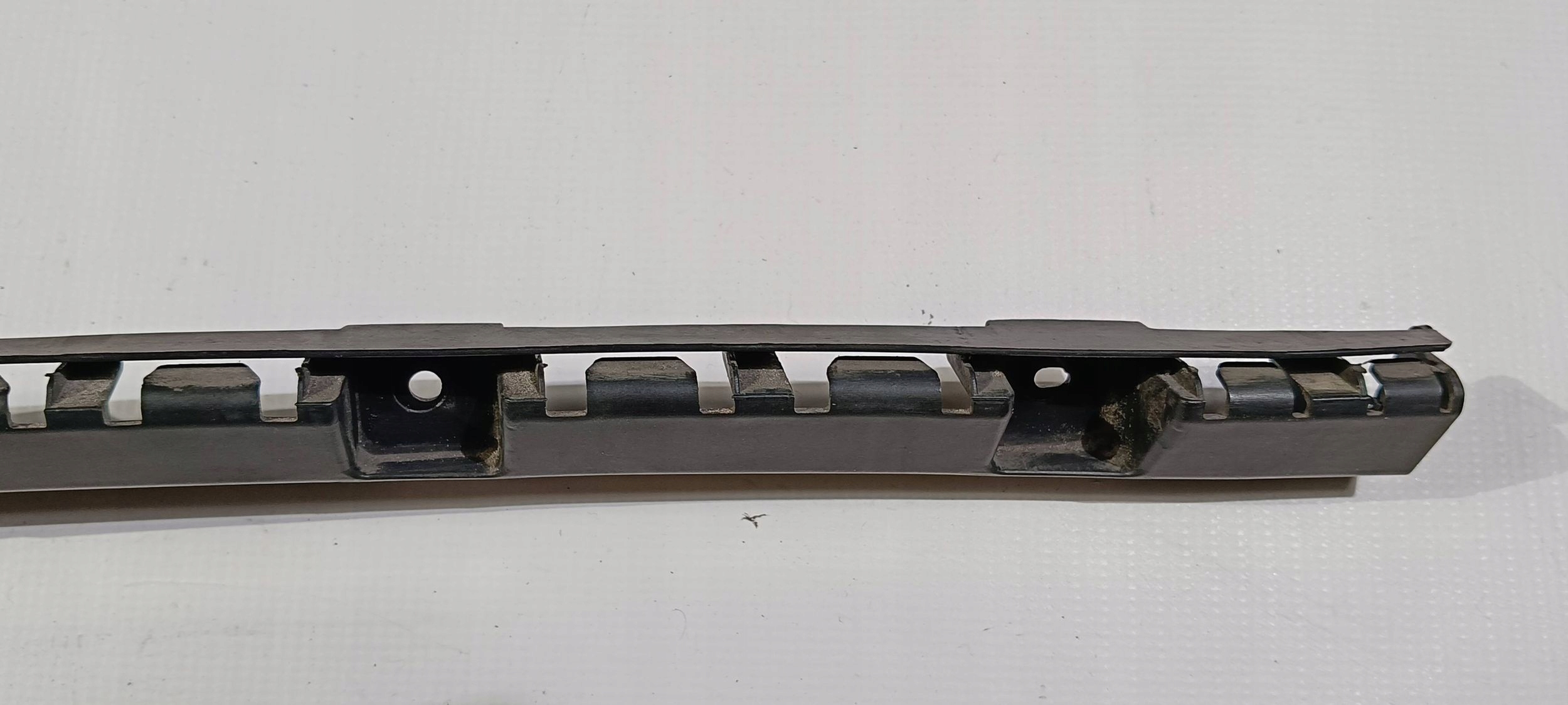 Support Support plaque Moulage Couvertures progowej lewej Maserati Granturismo 2008