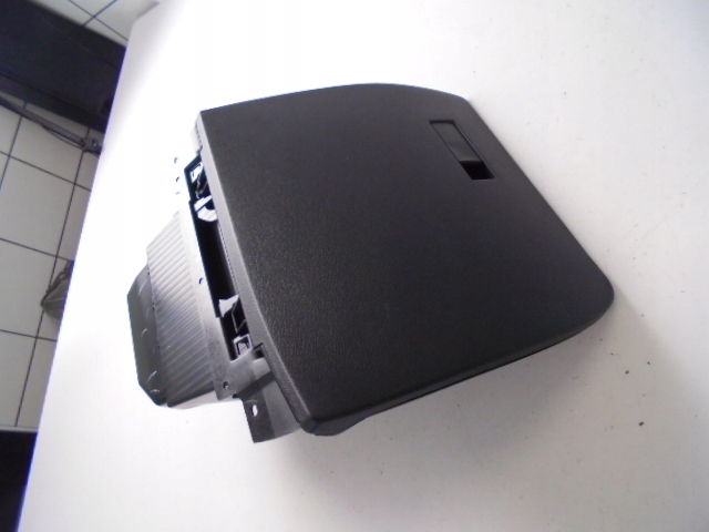 бардачок пассажира CITROEN DS3 2020 год