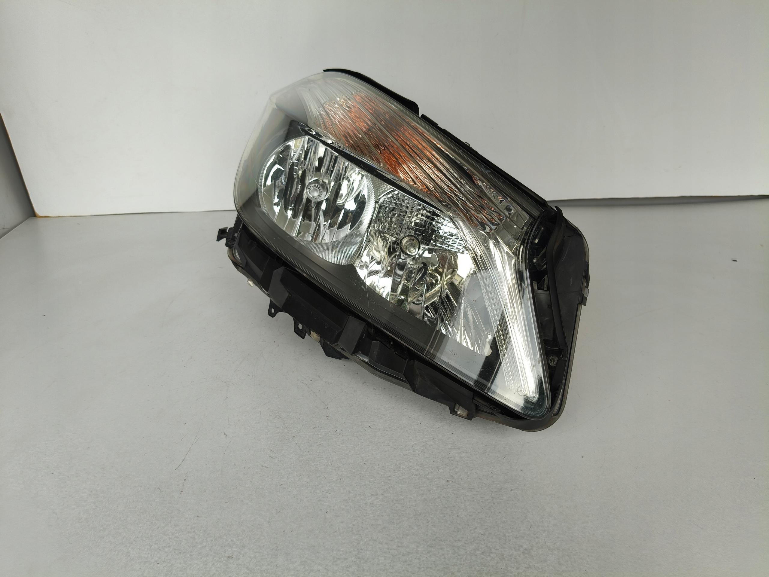 light right REFLEKTOR MERCEDES A-KLASA W176 12-15