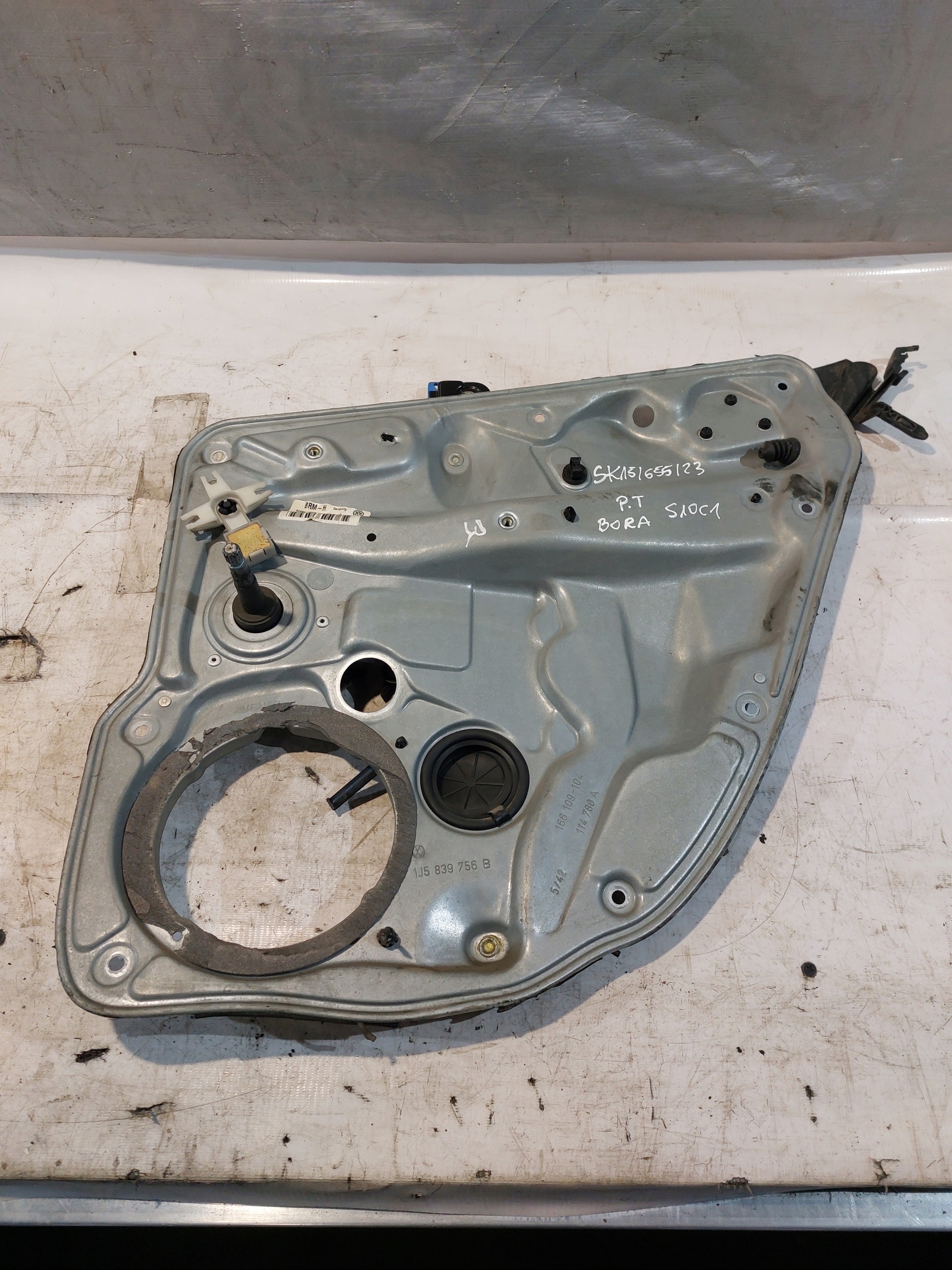 window regulator right rear part VW BORA