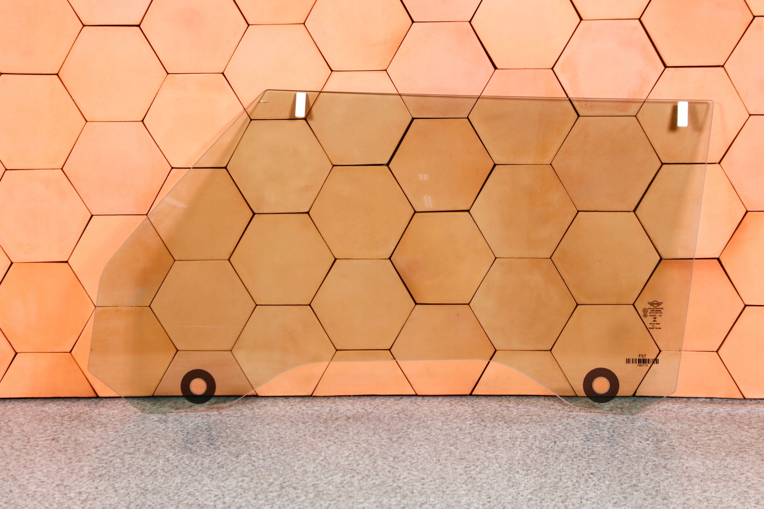 MINI F57 SZYBA BOCZNA DRZWI LEWA 7365773 2017 r