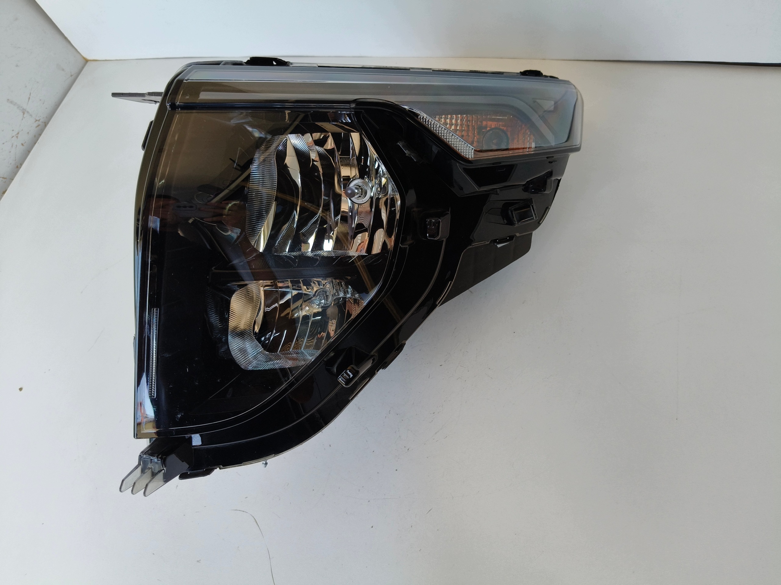 light left REFLEKTOR FORD TRANSIT COURIER 24