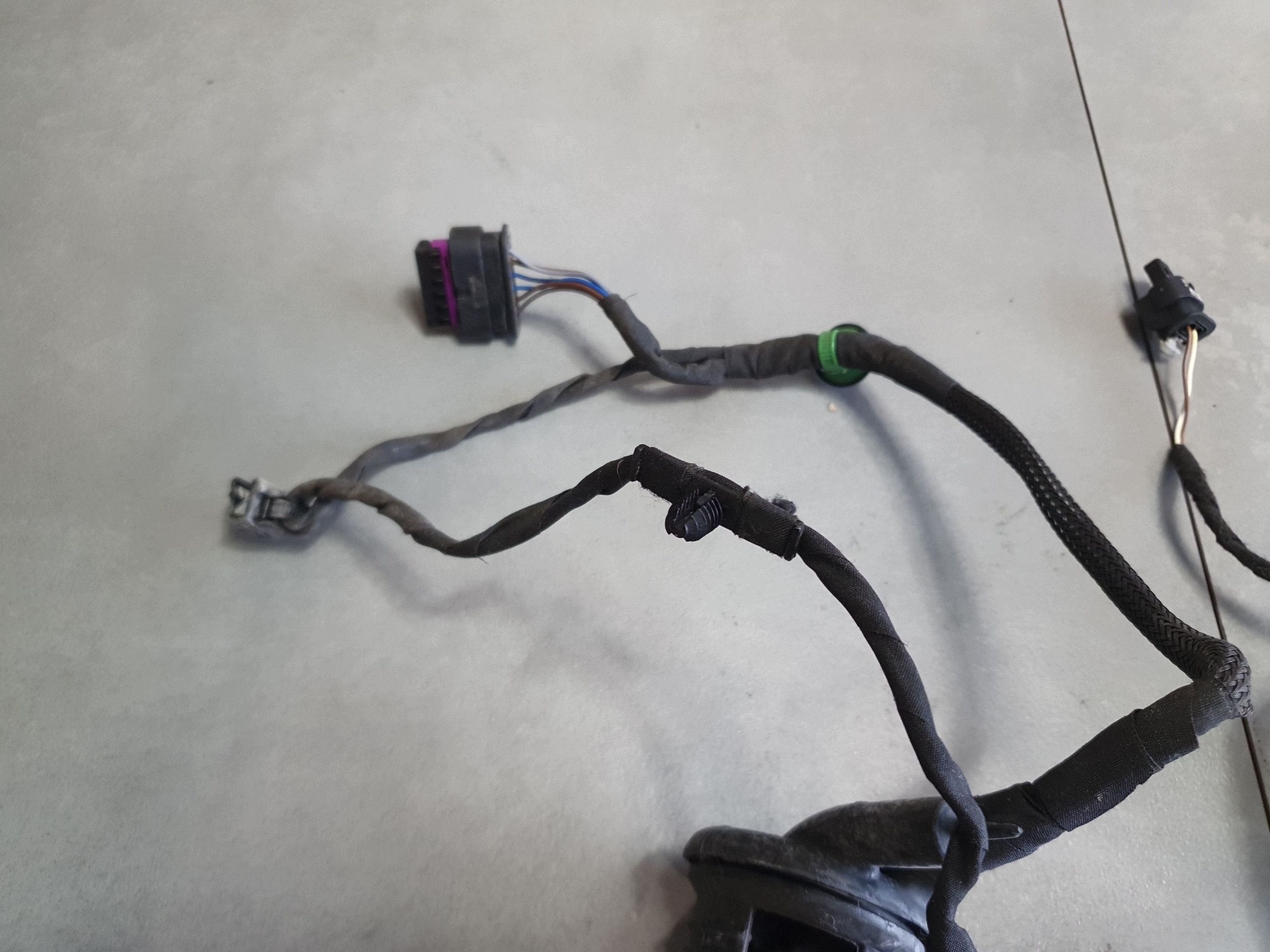 Audi Q7 4M Przelotka door right front 4M0971030GA