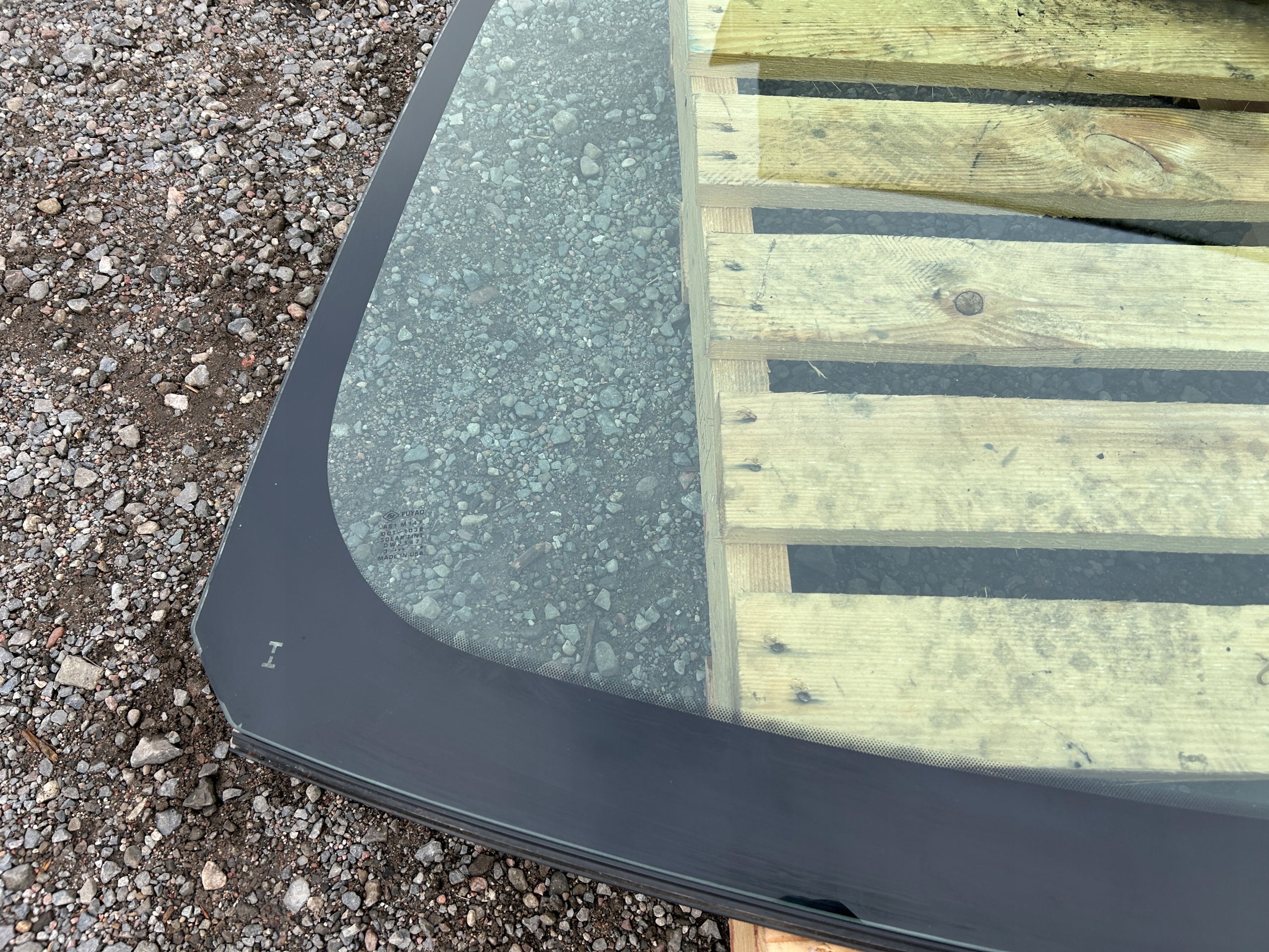 window iron front front Ford Mustang 2015