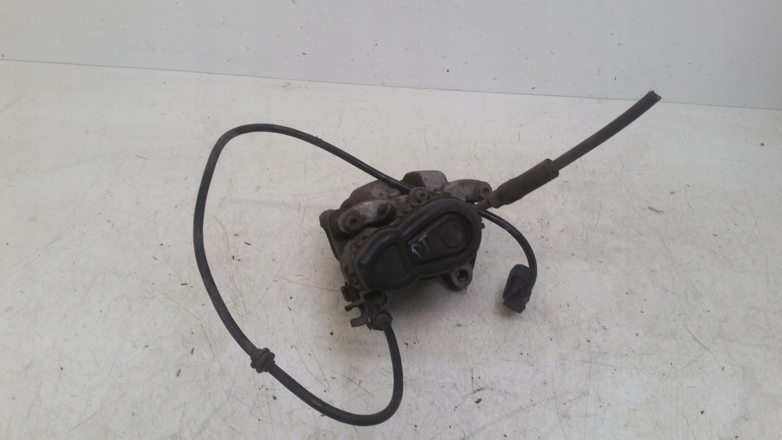caliper right rear part 2465460443 Mercedes C117 CLA