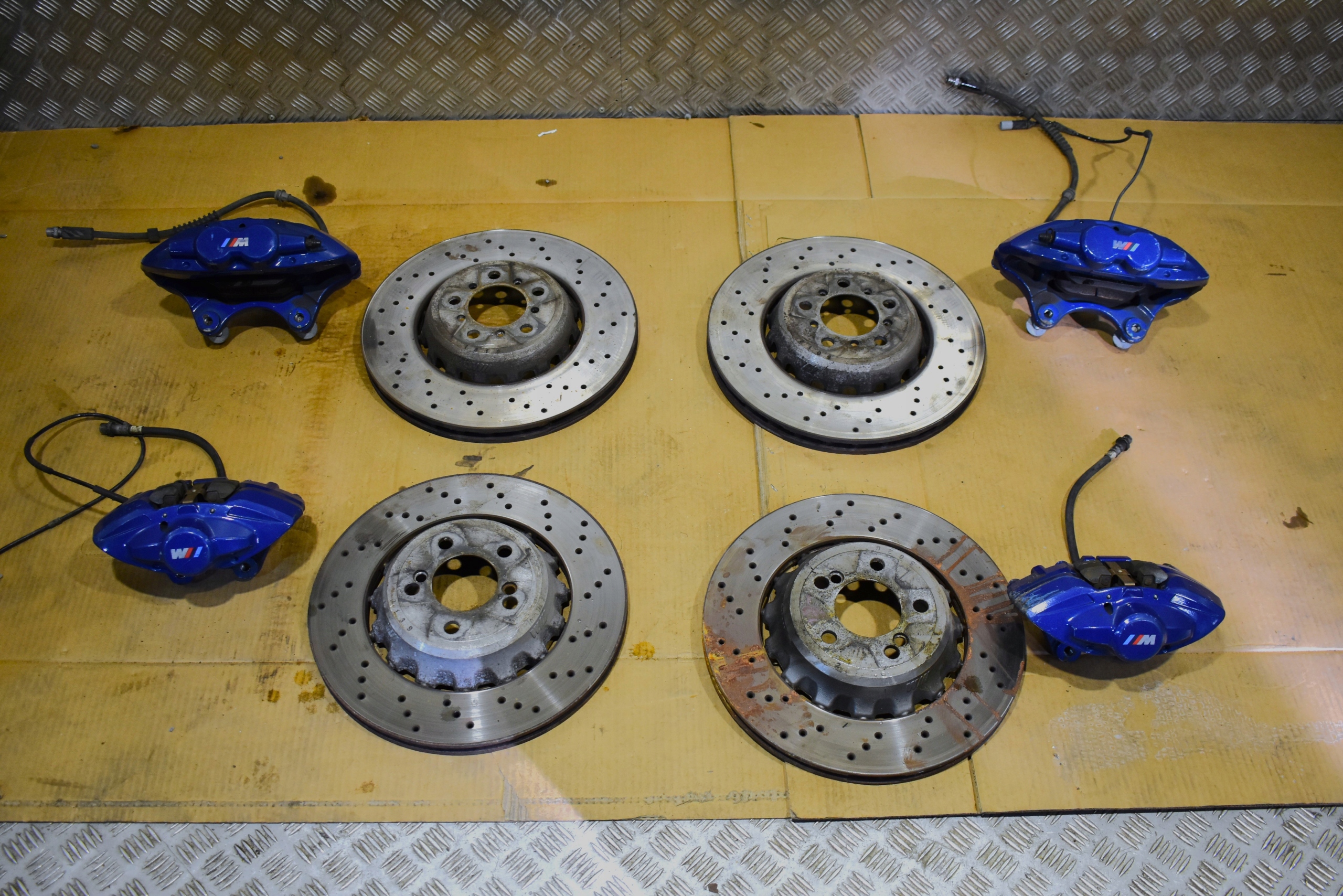 IDEALNE TARCZE ZACISKI KPL. BMW M3 M4 F80 F82 F83 F87 1 2284809 2284812 ...