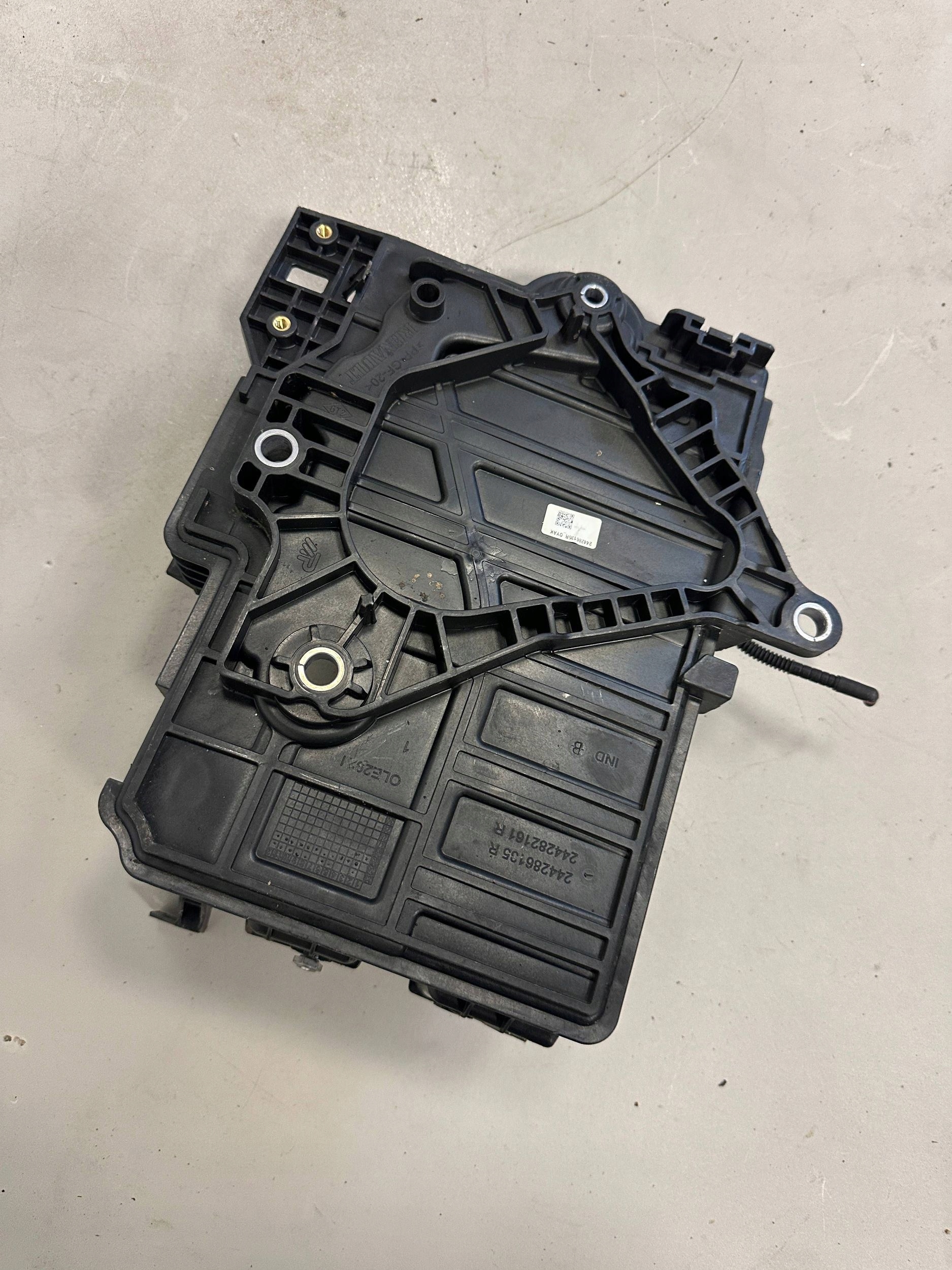 DACIA DUSTER III držač akumulatora 244286135R