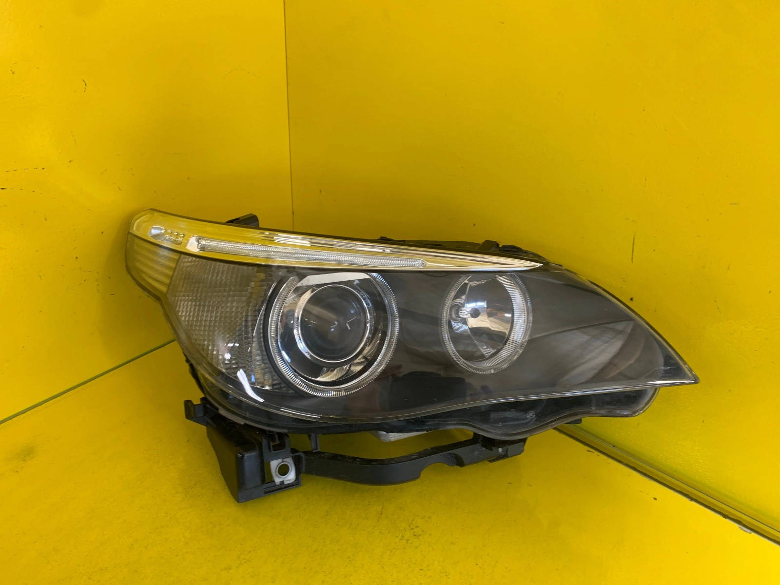 light right Bmw 5 E60 E61 03-06 Bi-Xenon Skretna