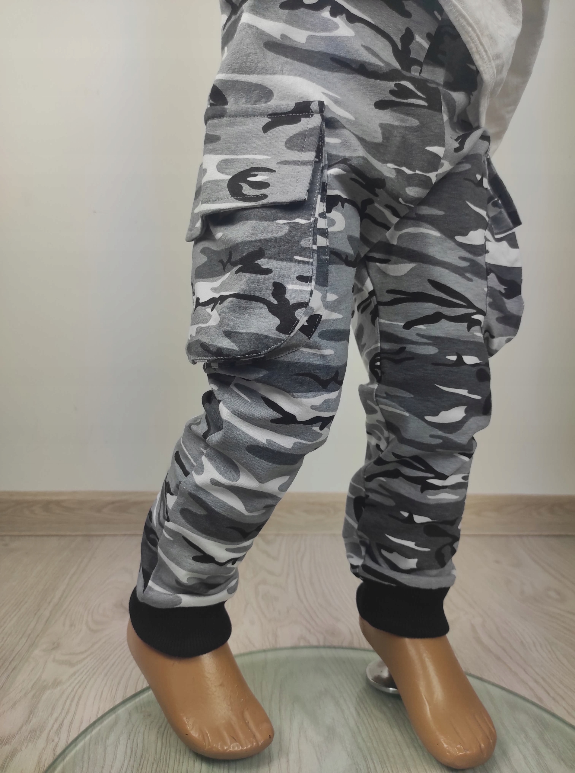 Spodnie dresowe bojówki czarne szare moro cienka bawełna 140 Wiek dziecka 10 lat +