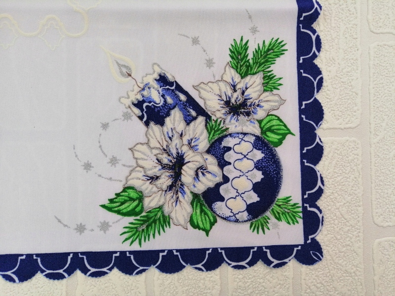 Serwetka świąteczna 70 x 70 cm biało-szafirowa Marka inna