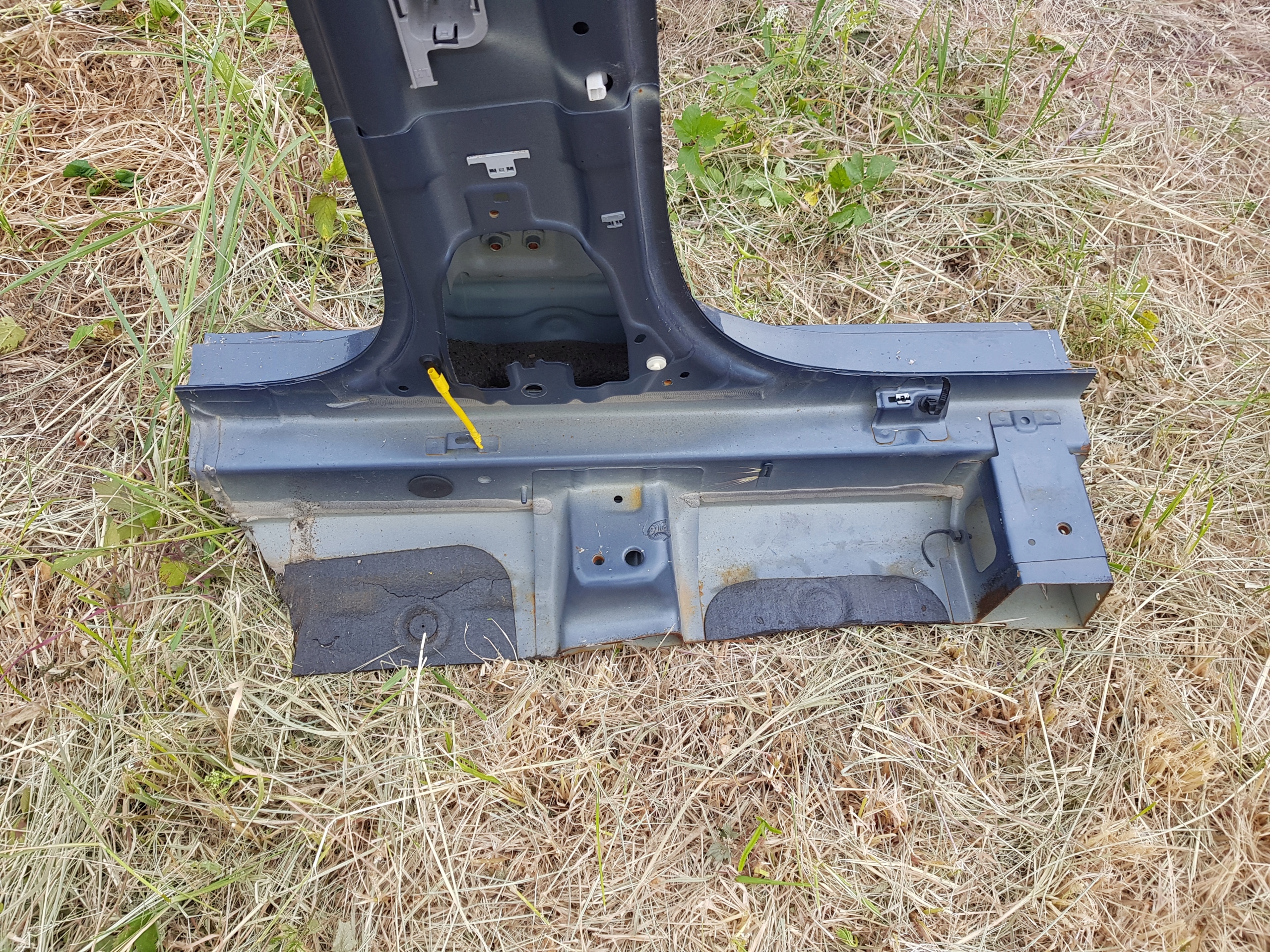 KIA RIO IV V pillar left DRZWIOWY central 2017
