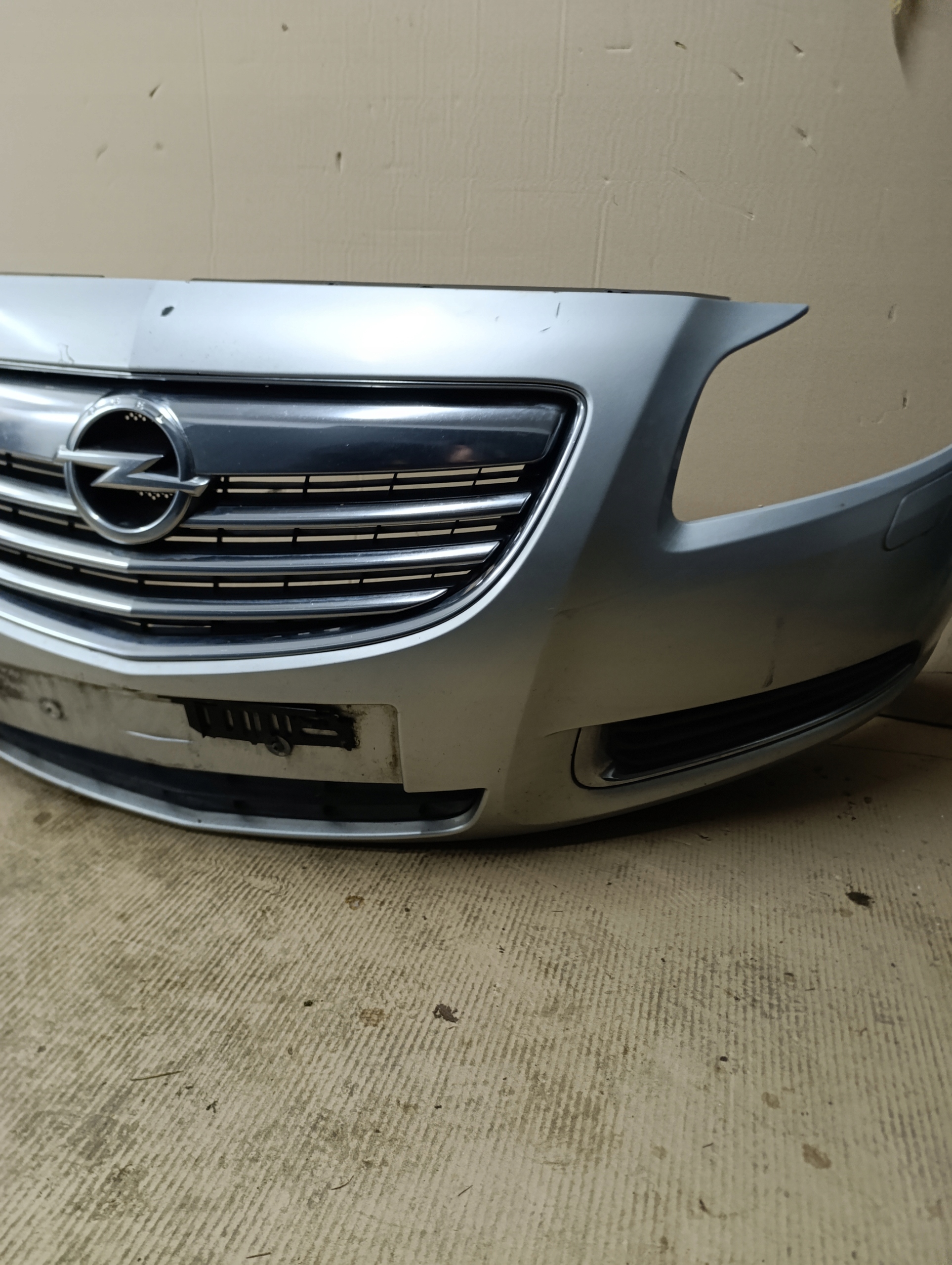 бампер передний INSIGNIA A Z176
