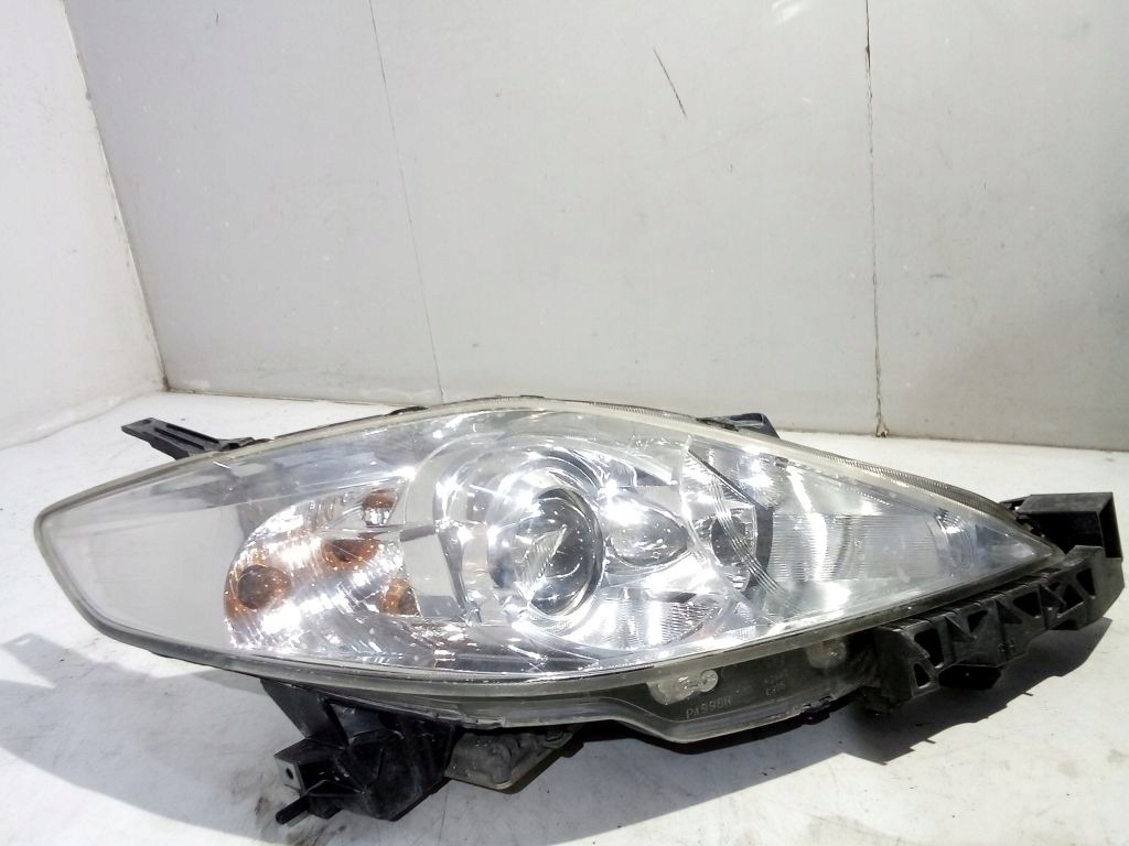 Mazda 5 and light right front front xenon
