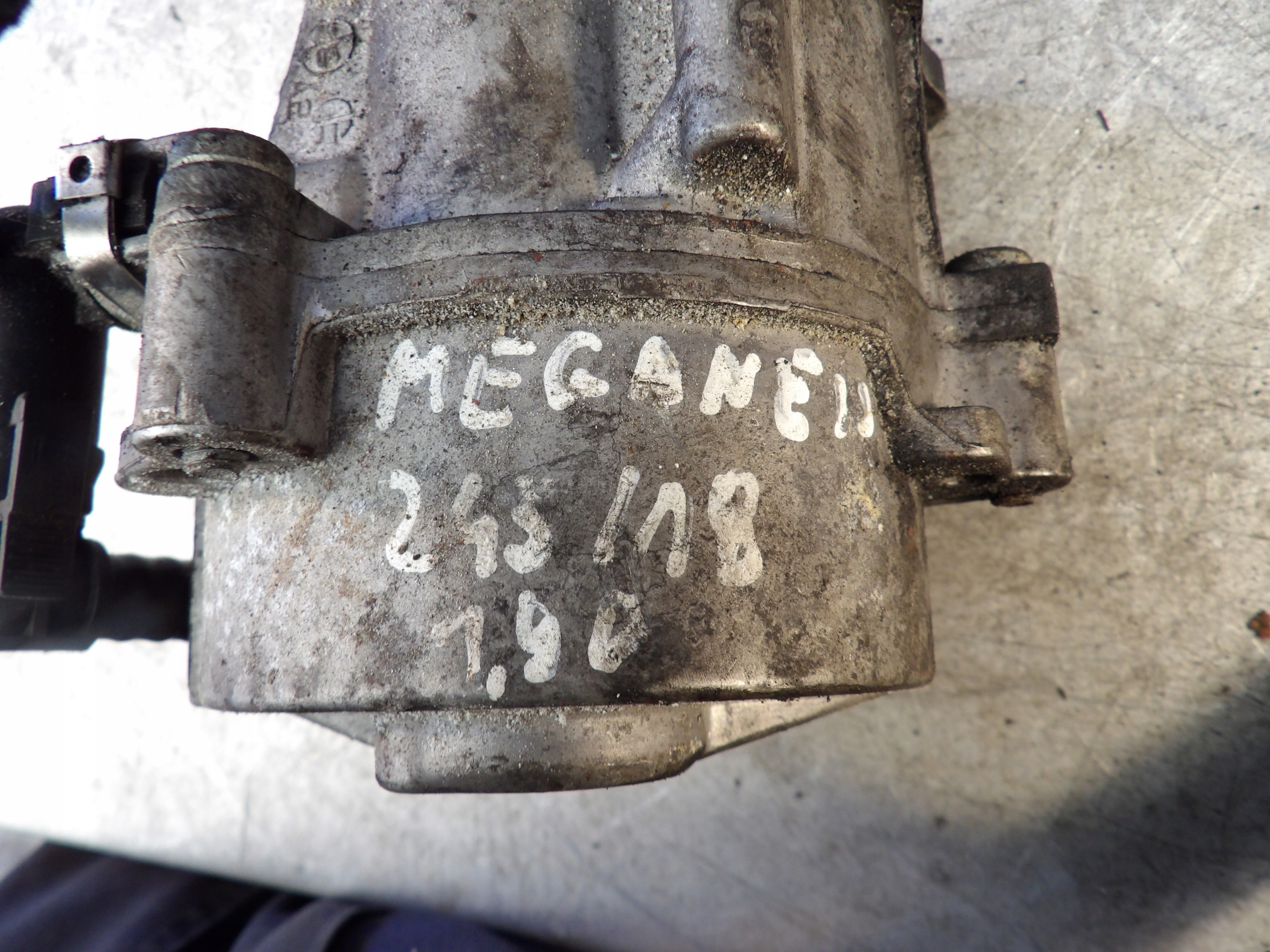 Renault Megane II 1,9D vacum Pompa 163322916