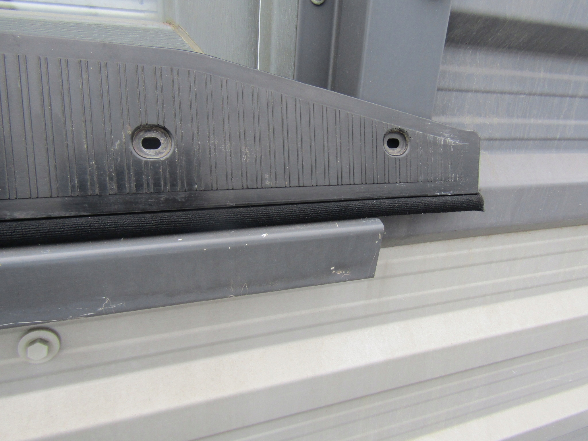 4 MERCEDES W124 KOMBI OSLONA LISTWA KLAPY BAGAZNIKA CZARNA Numer katalogowy oryginału 1247470635