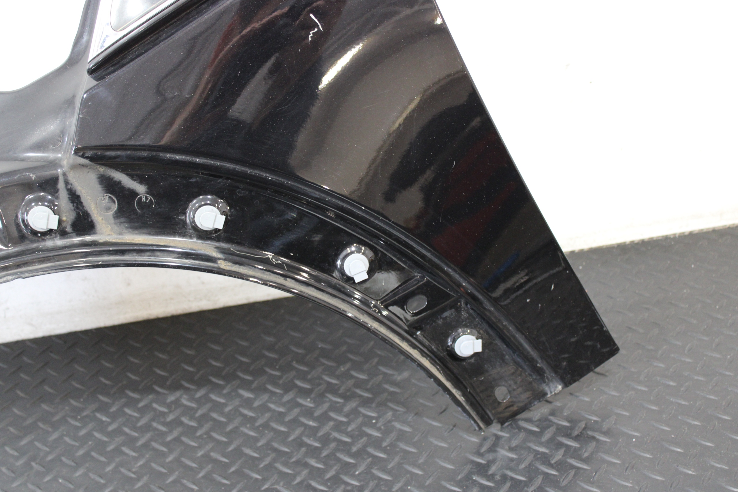 fender left front MINI CLUBMAN R55