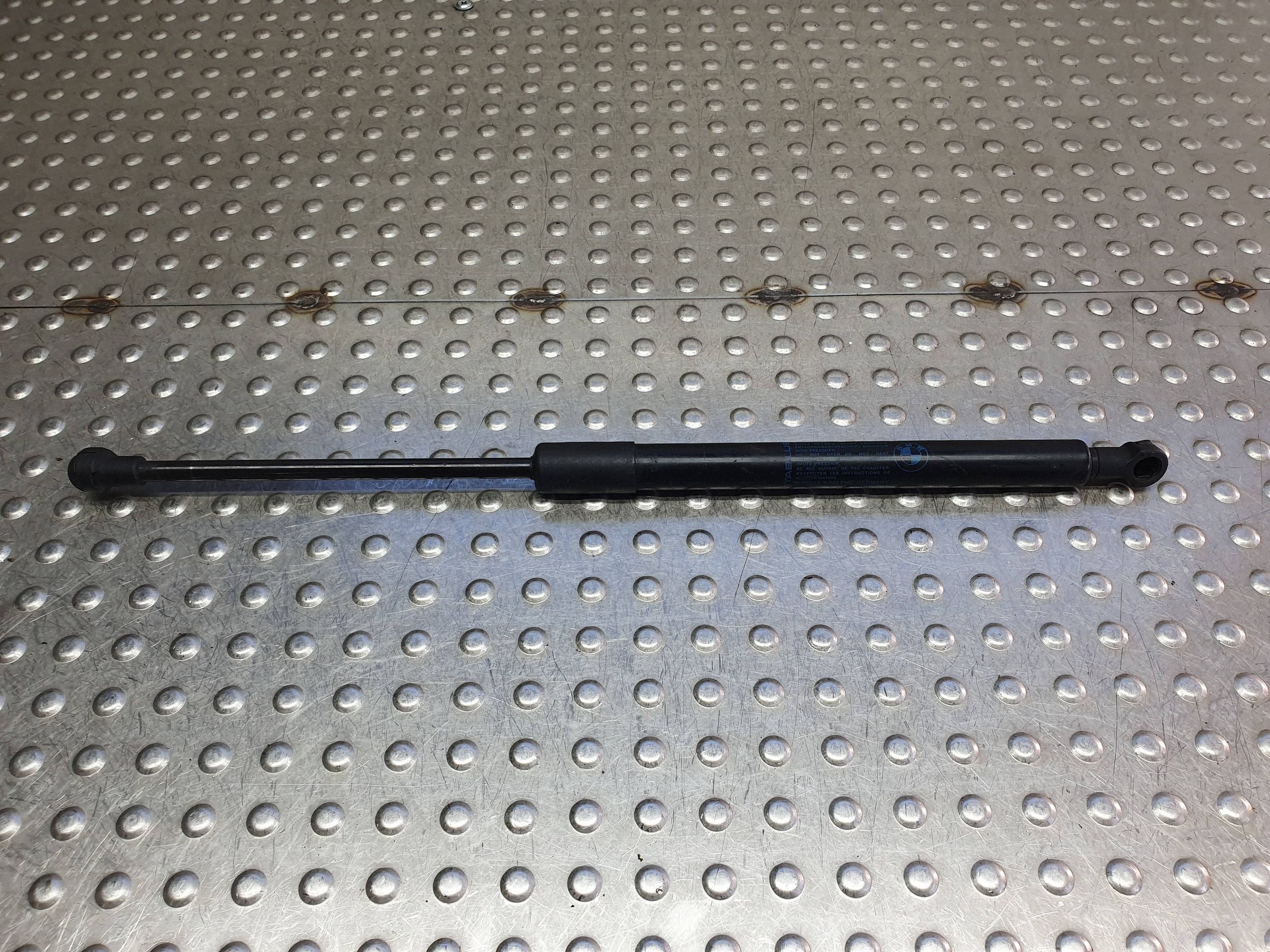 tlumič kapoty pravý 7129190 BMW 3 E90 E91 E92 E93