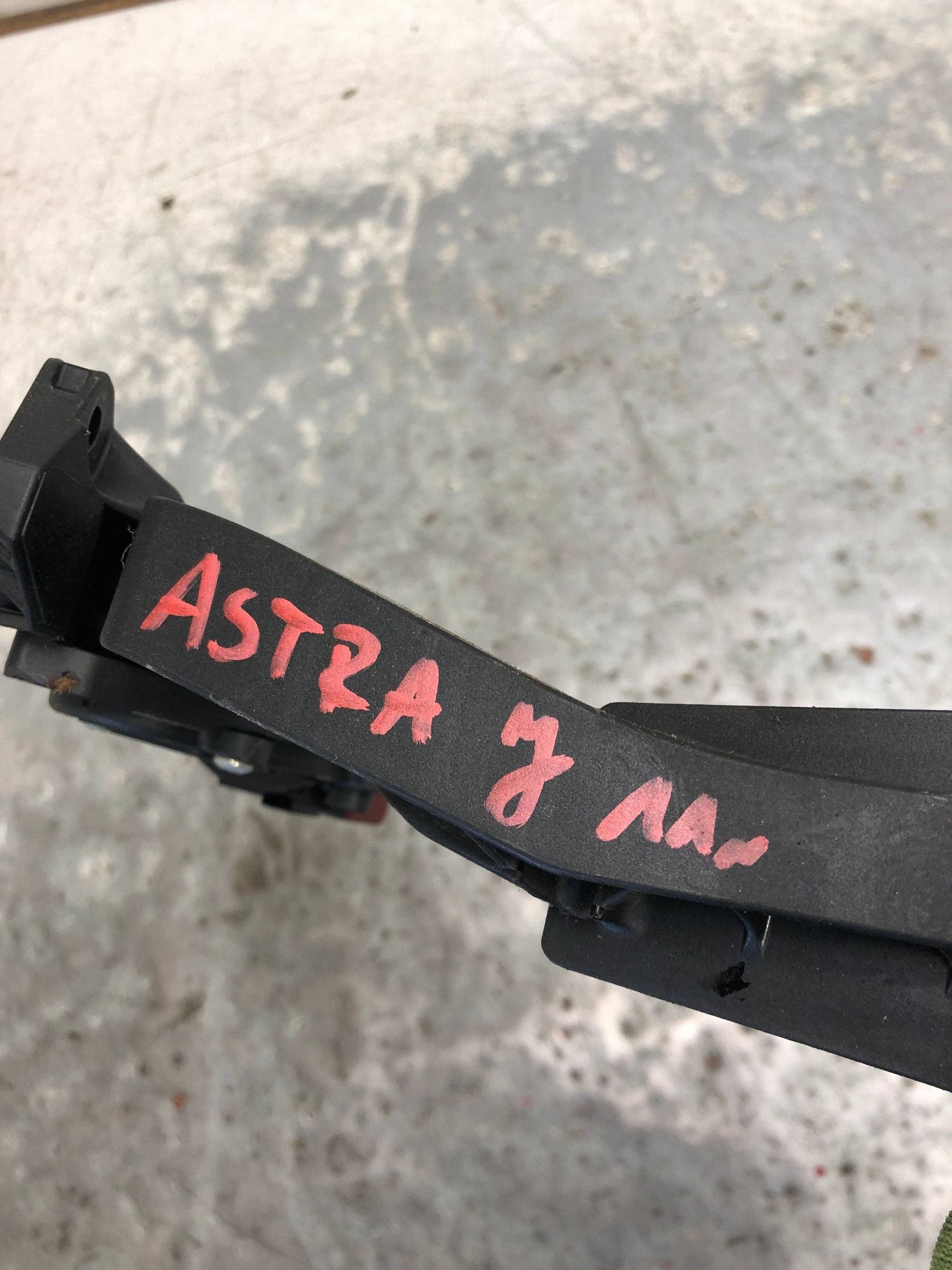 Gaspedal OPEL ASTRA J 13252702