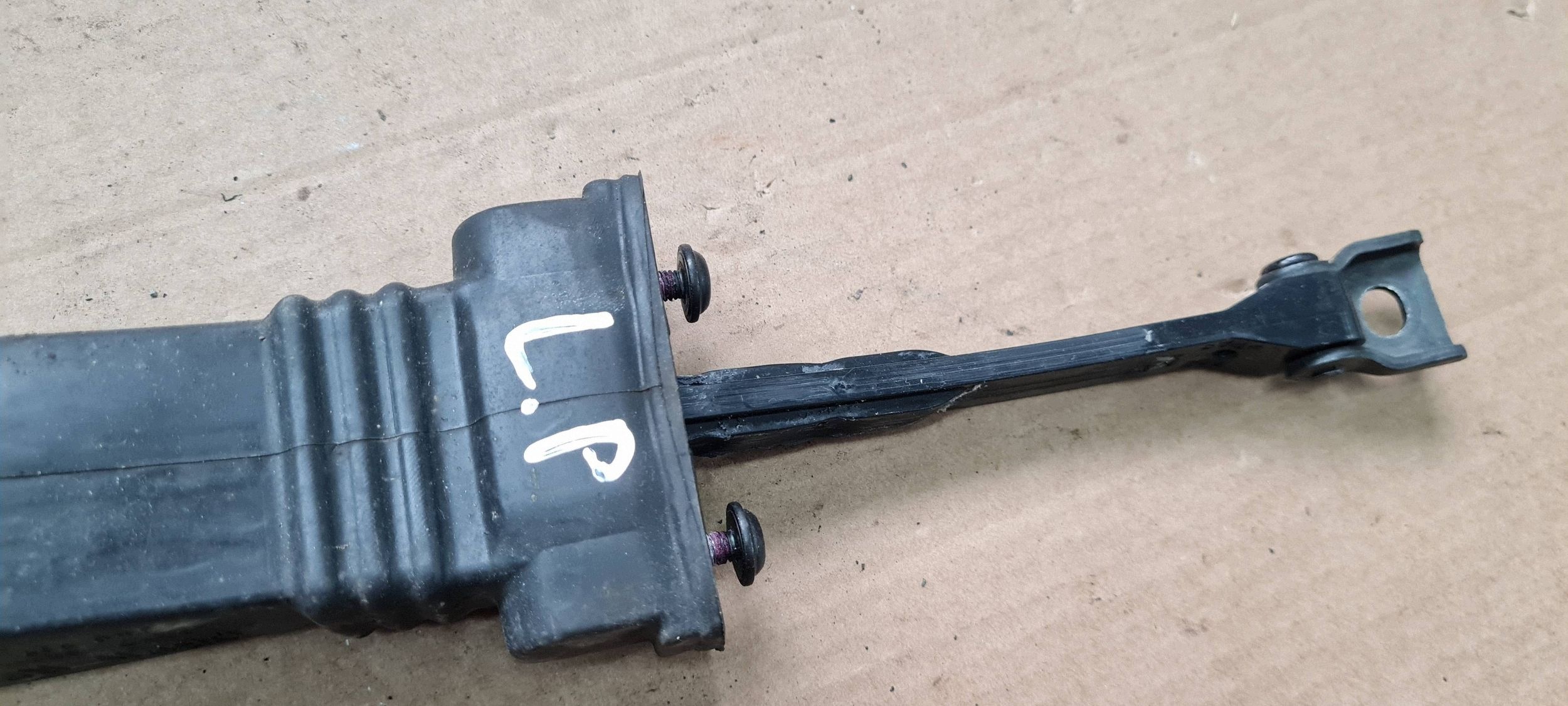A4 B8 S4 LIFT limiter door left right front front 8K0837249D