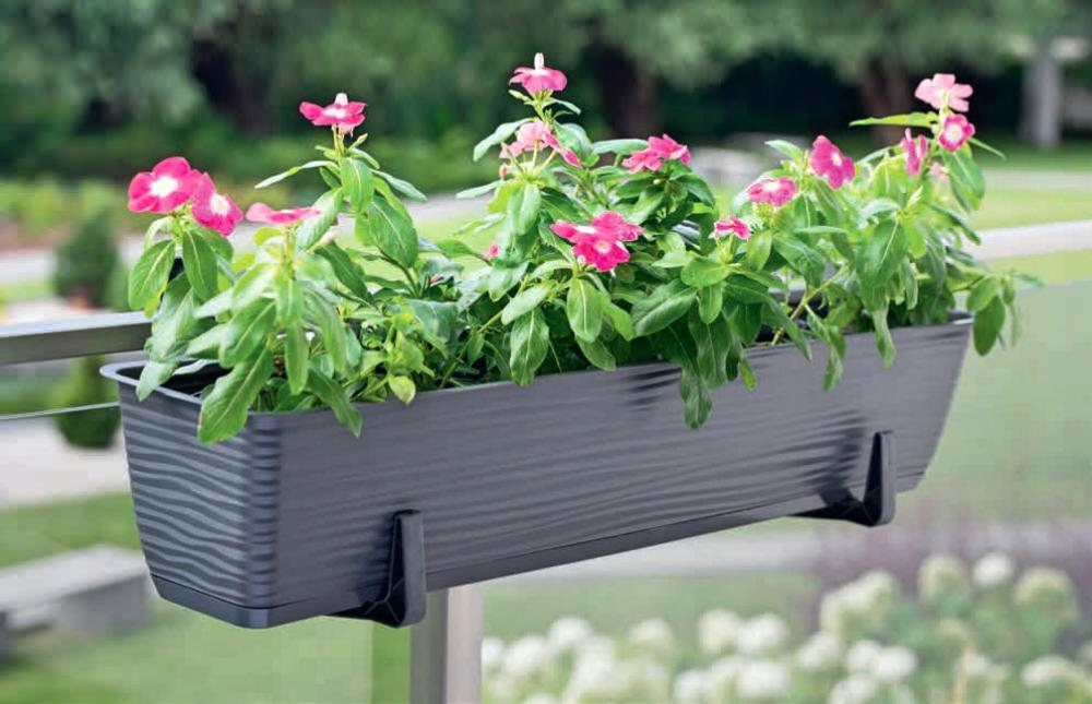 SKRZYNKA BALKONOWA SAHARA BOX 50 Z PODSTAWKĄ BIAŁY TARAS BALKON CMENTARZ Długość maksymalna 49 cm