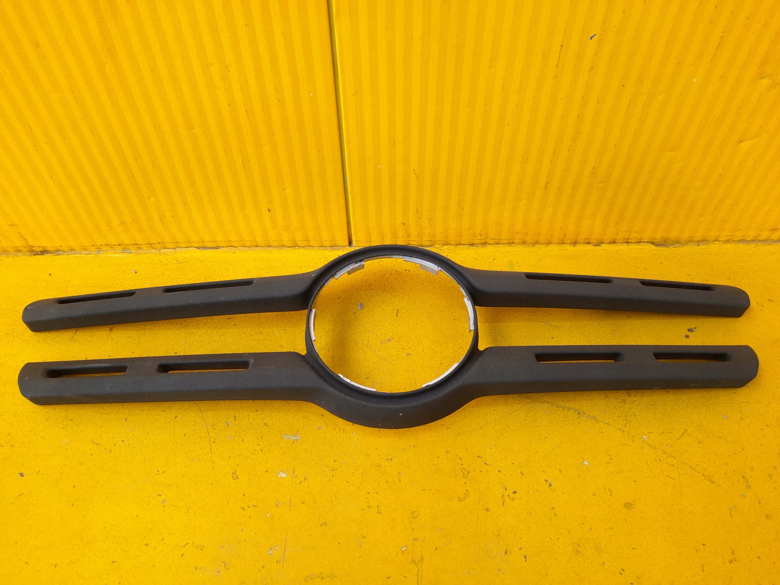 MERCEDES X W470 GRILL ATRAPA