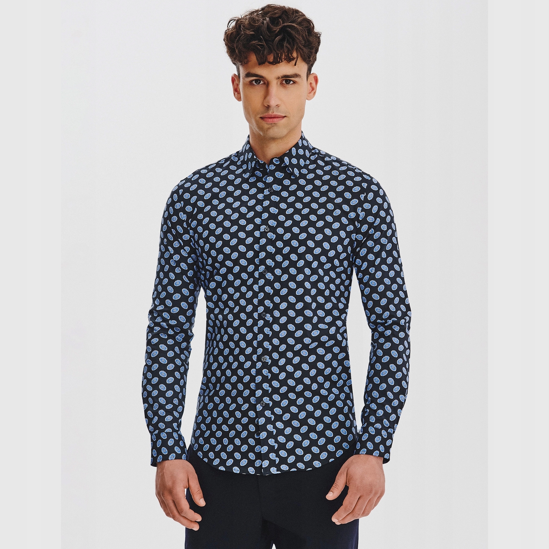 Tmavě modrá pánská košile s kontrastním květinovým vzorem Pako Lorente vel XL