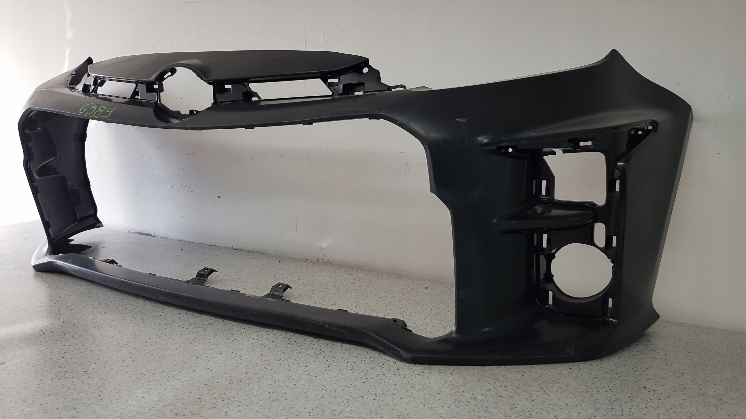 TOYOTA YARIS IV GR new ORYG. bumper front 6589