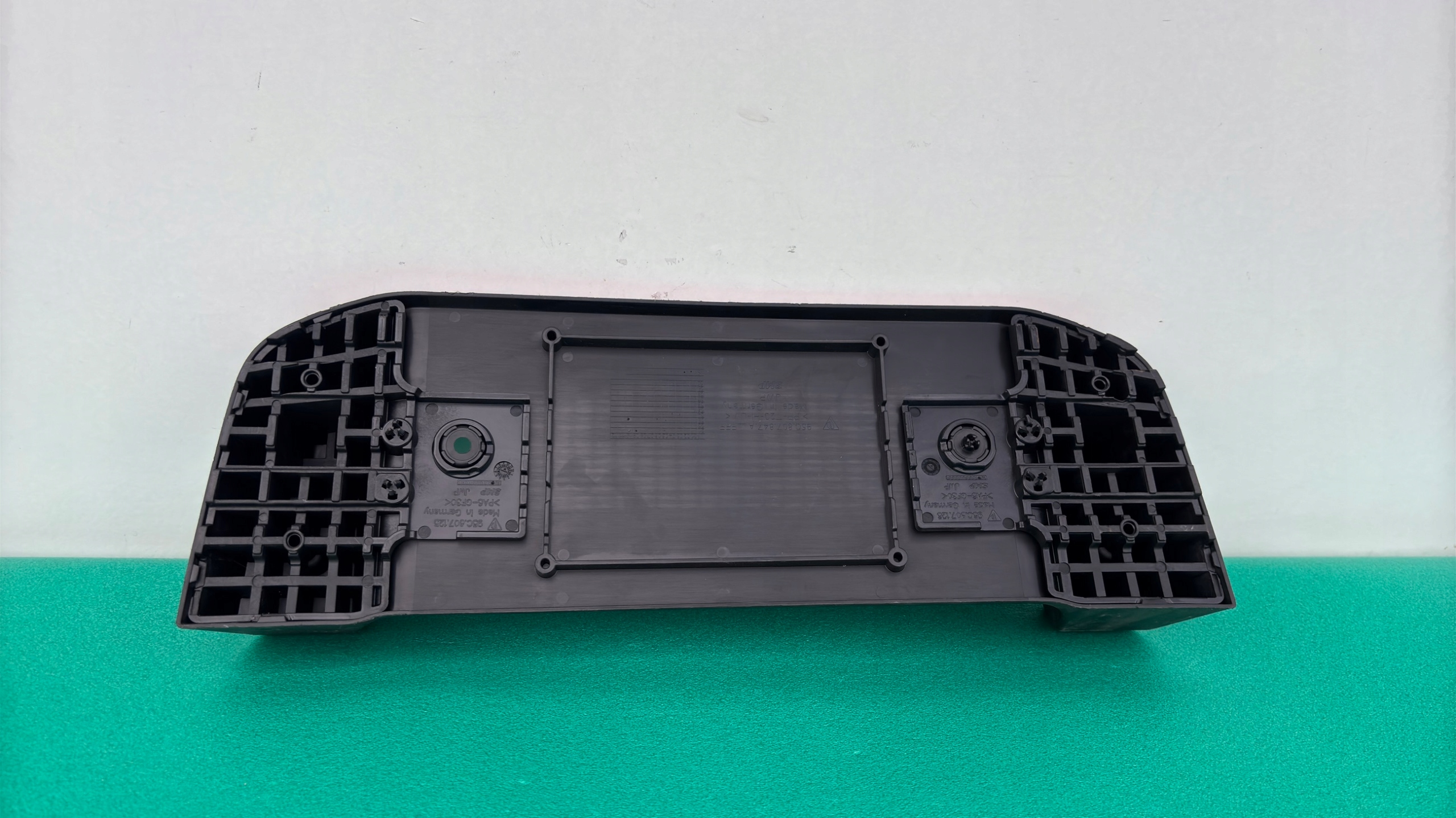 PORSCHE MACAN 95C frame bracket holder signs 95C807847A K141/657