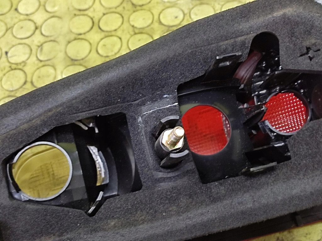 RENAULT LAGUNA II LIFT light left rear part to the bonnet