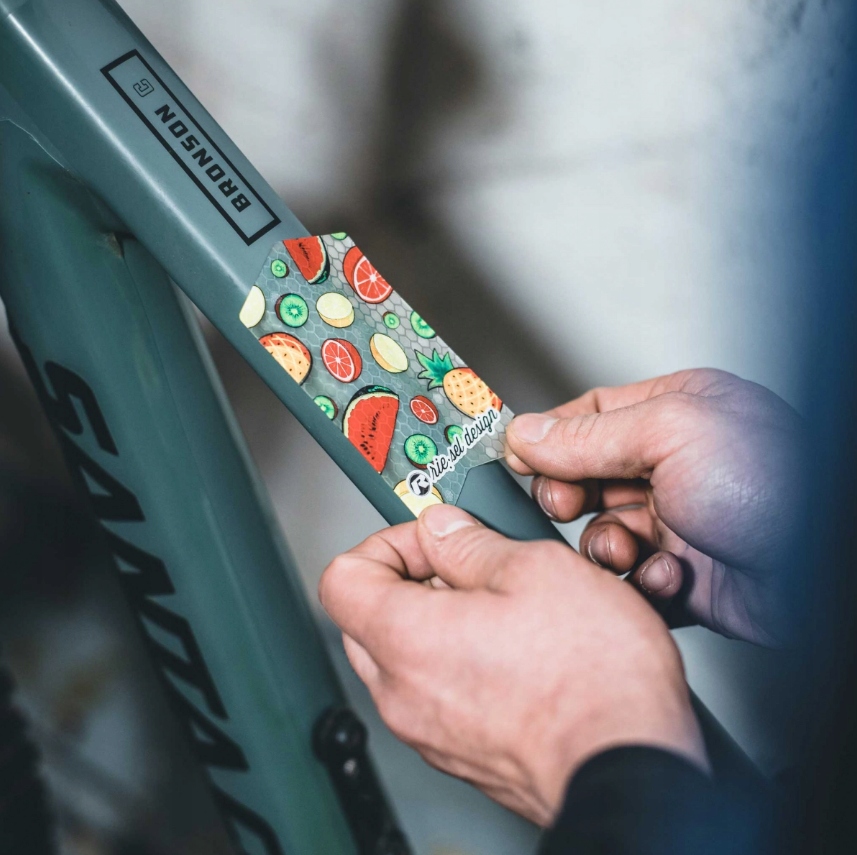 Folia ochronna RIESEL frame: TAPE 3000 fruit Montaż rama