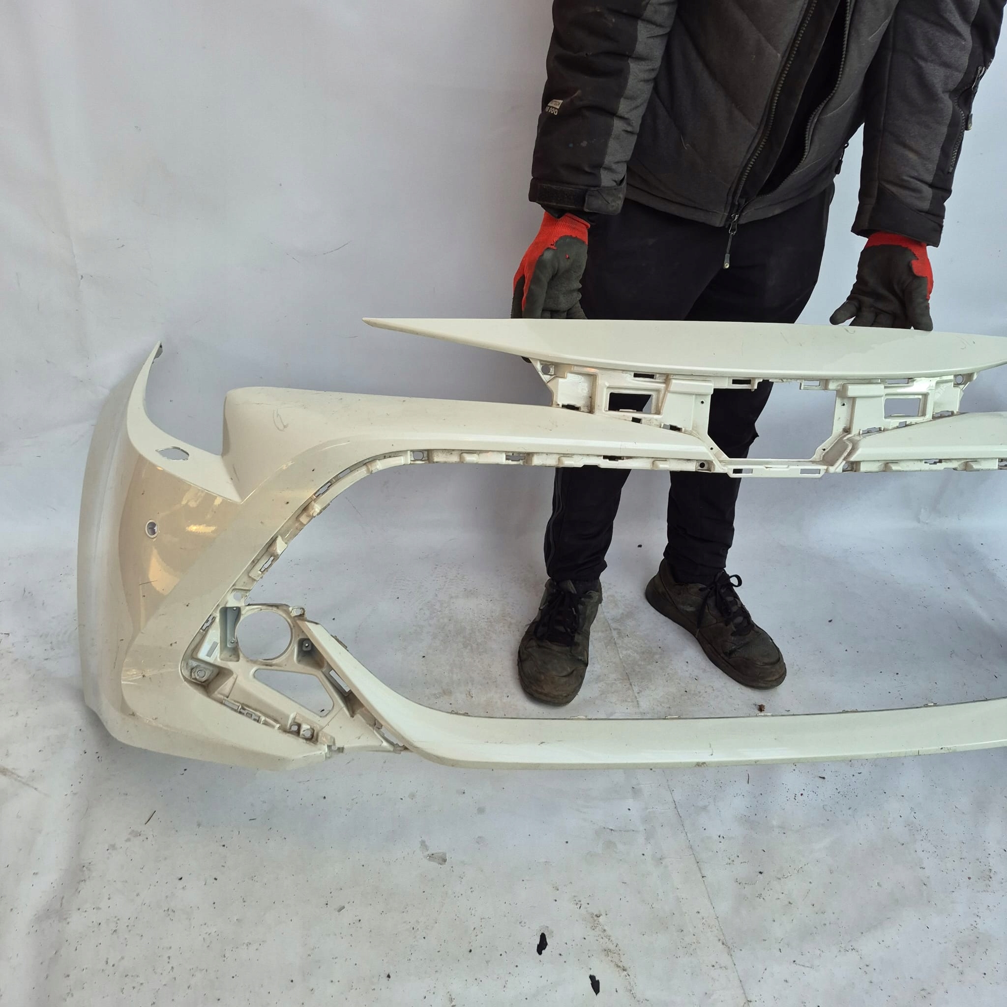 TOYOTA COROLLA XII 12 HB KOMBI bumper front front washer PDC