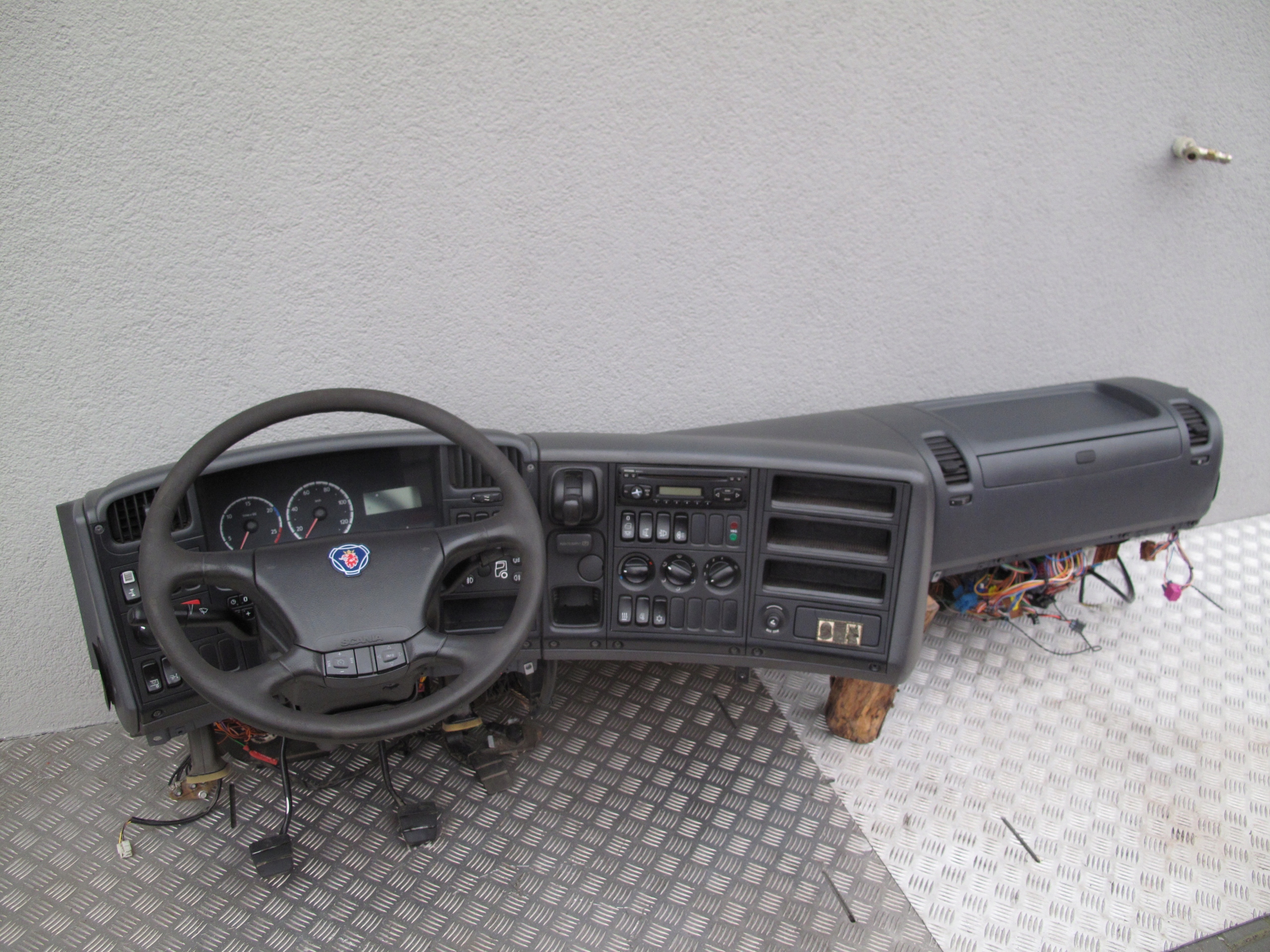 КАБИНА ПРИБОРНАЯ ПАНЕЛЬ SCANIA R СТАРЫЙ ТИП