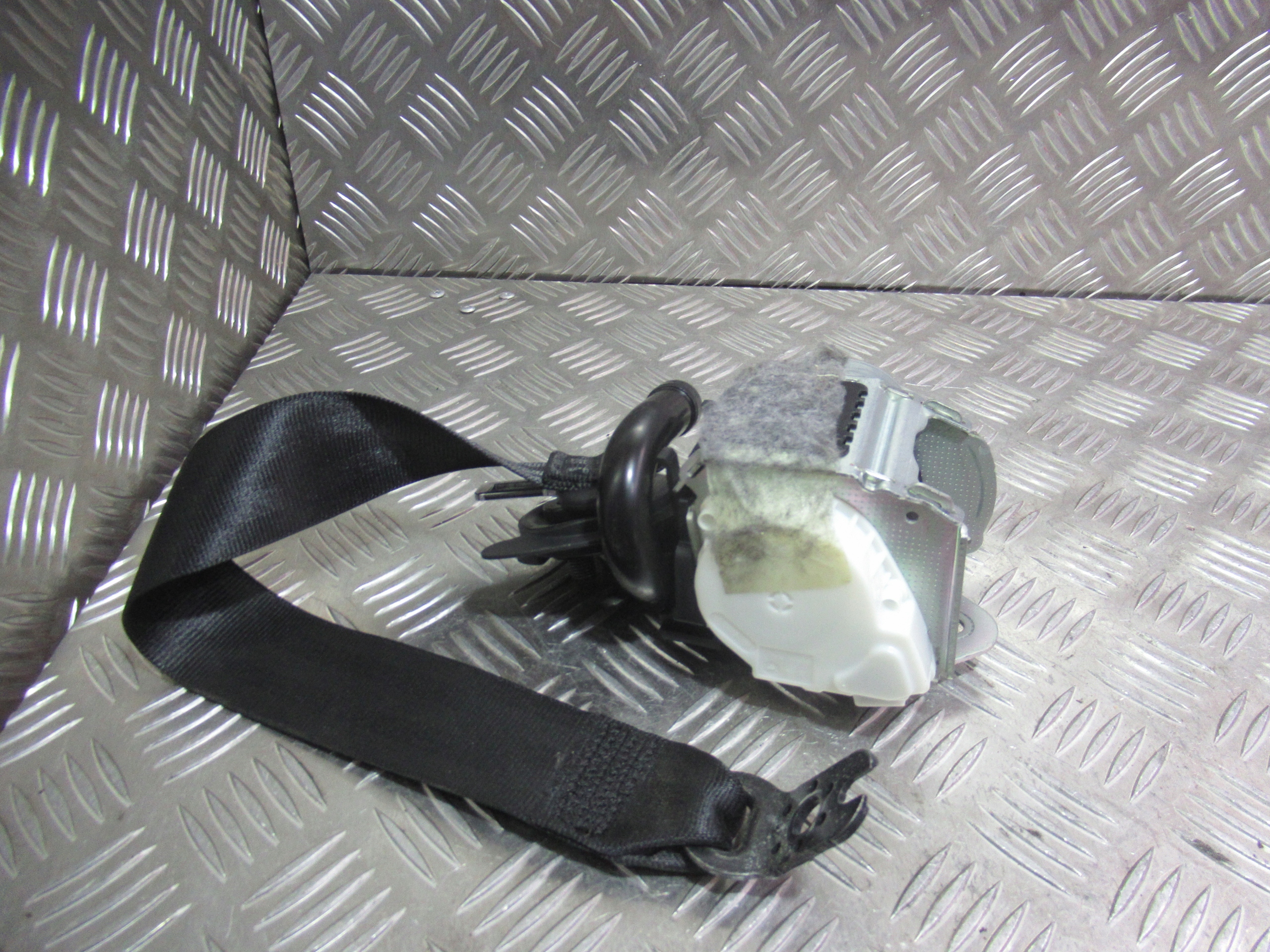 ремень безопасности задний Audi Q7 SQ7 4M0857806E