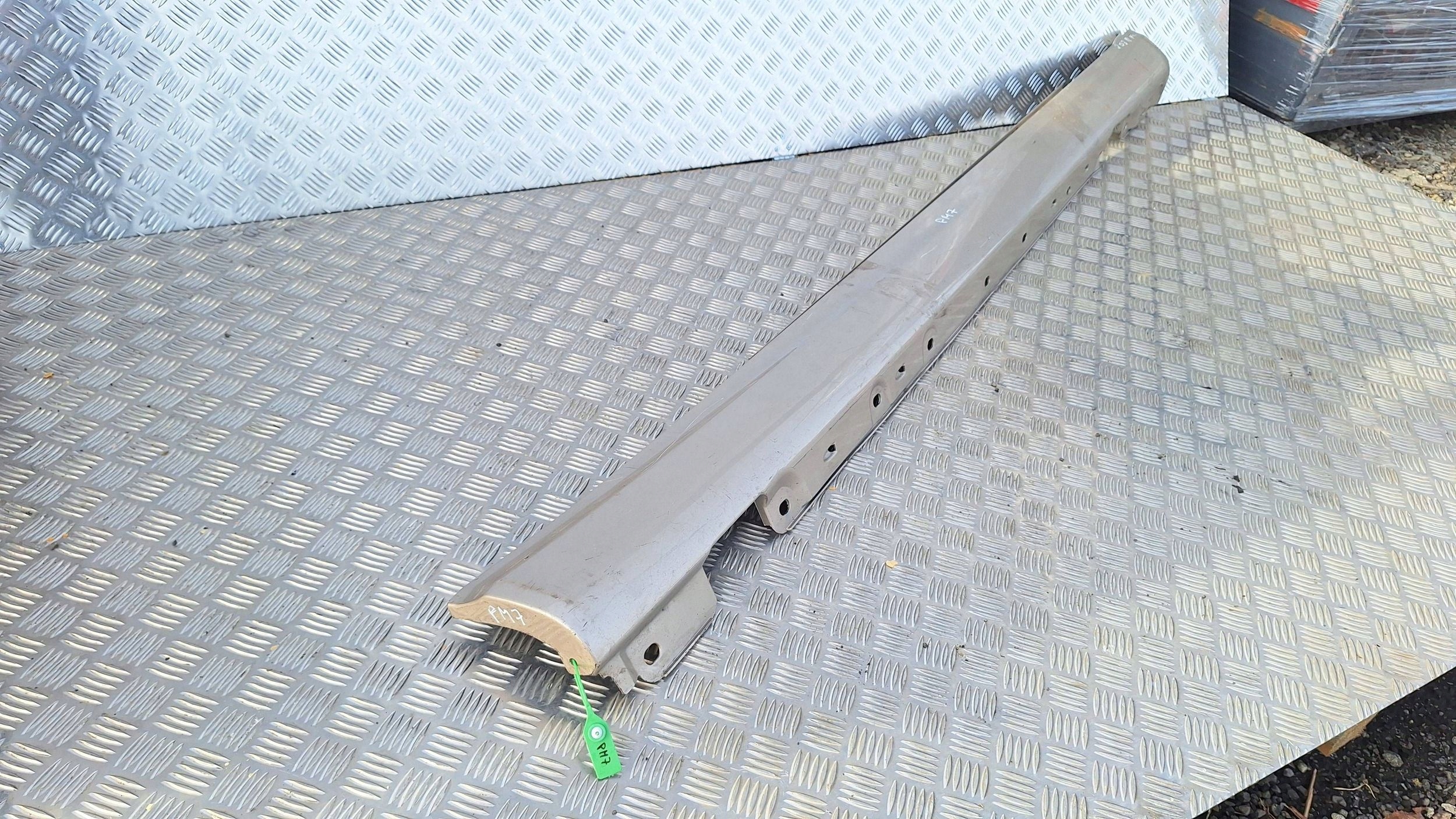 cap moulding threshold right MERCEDES C-KLASA W203 A2036900640