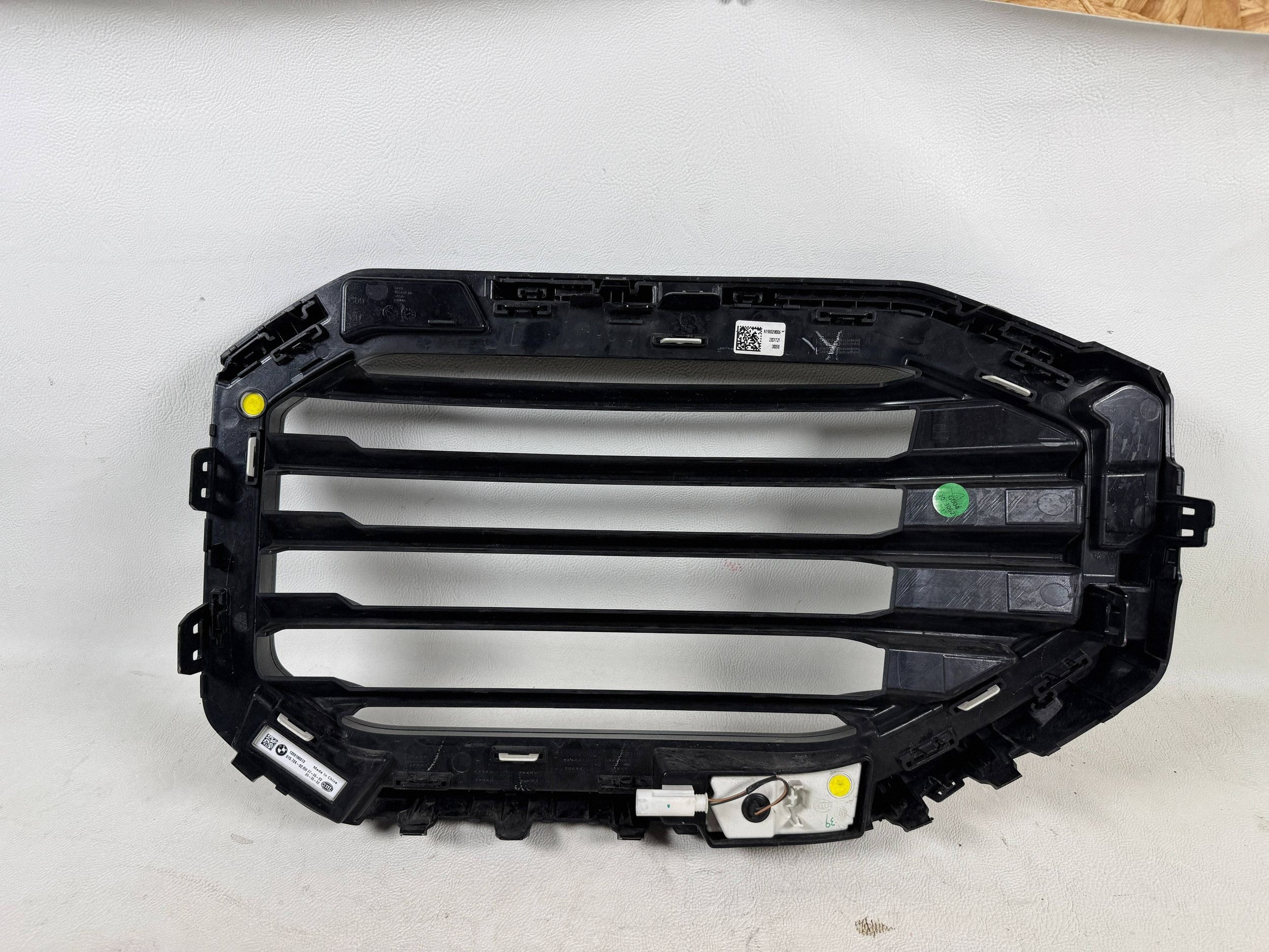 Bmw XM 22- kidney grille grid right front front LED