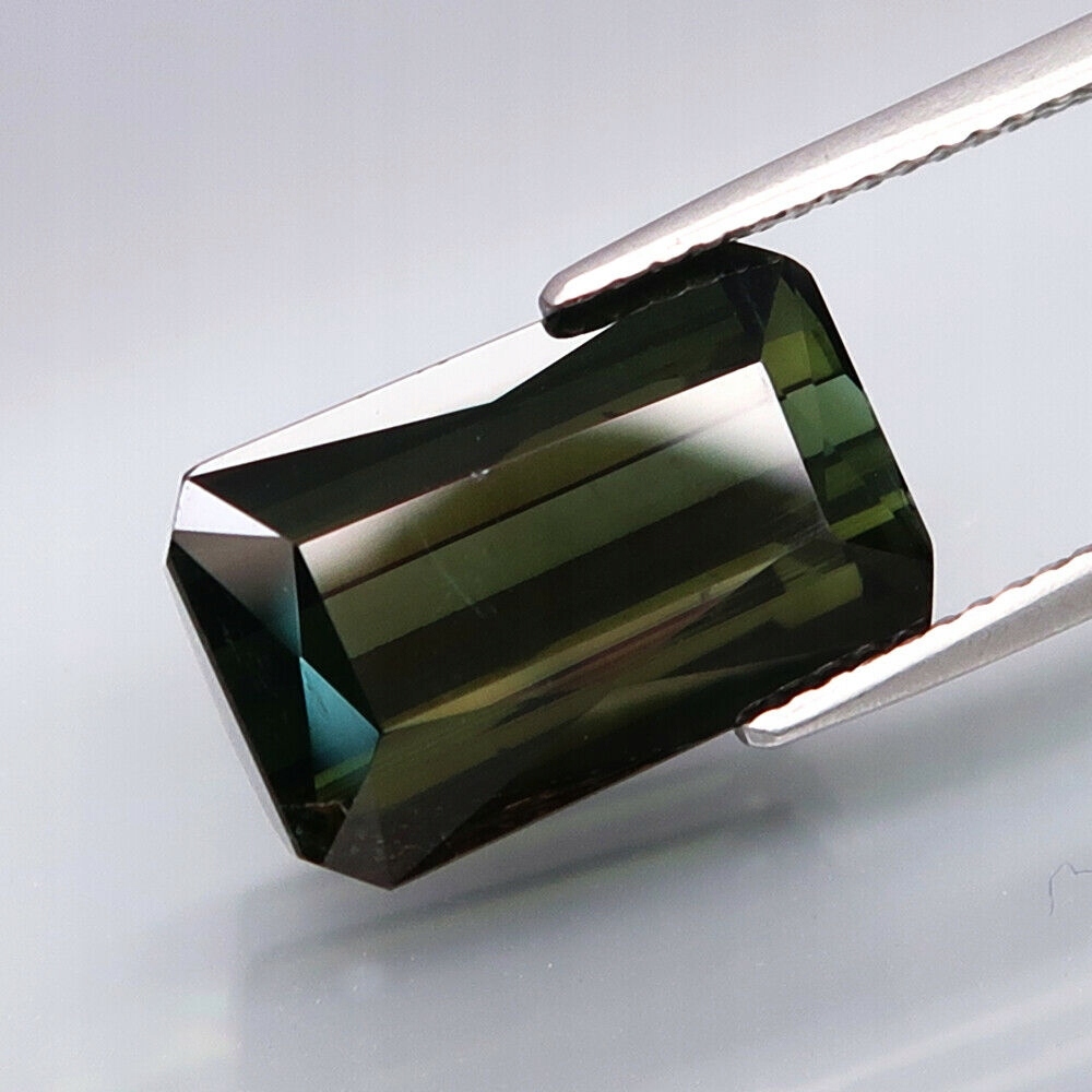 turmalín 14,56 x 9,22 mm 10,02 karát certifikát