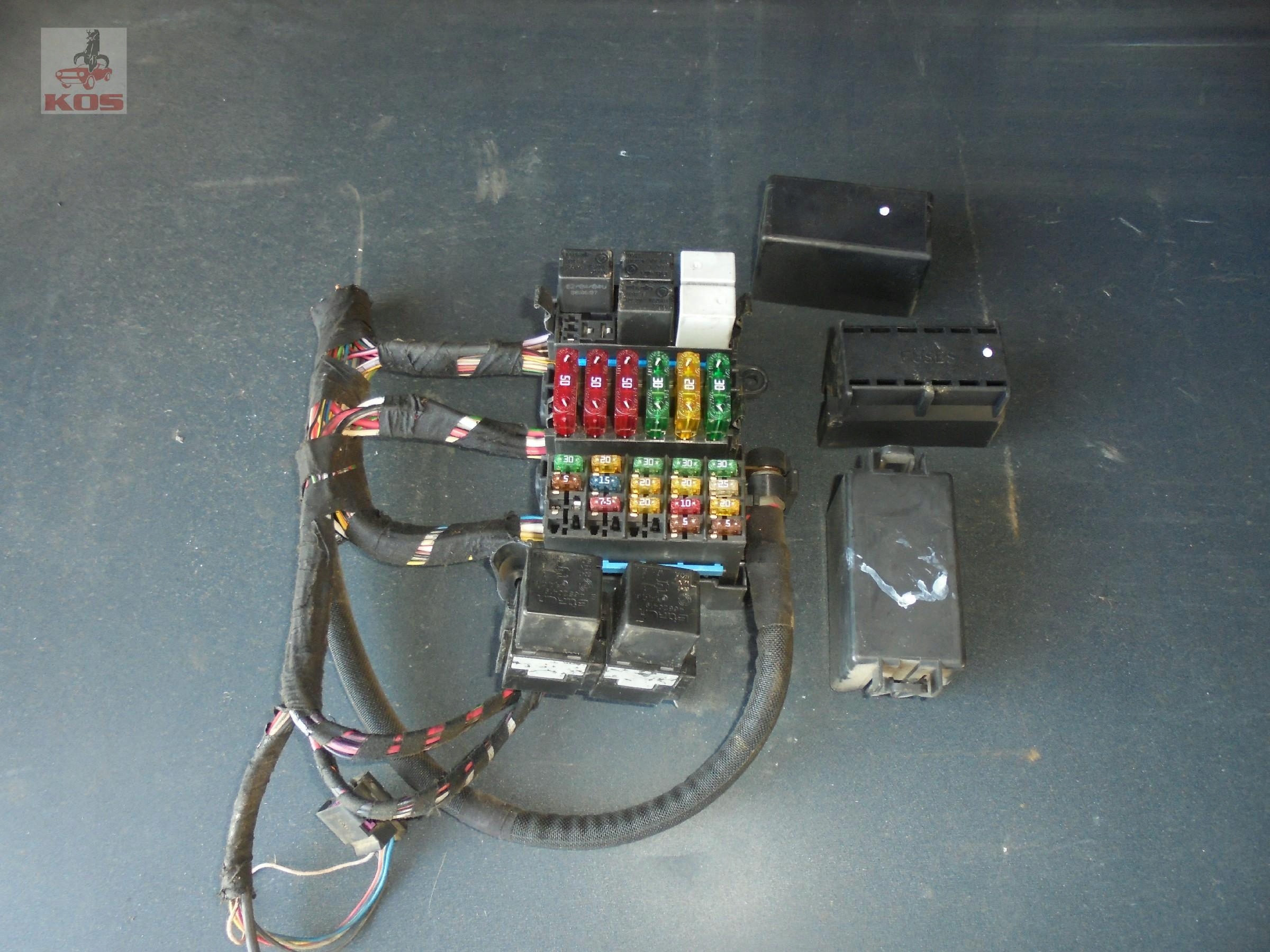 SKRZYNKA BEZPIECZNIKÓW MASERATI QUATTROPORTE V 2006