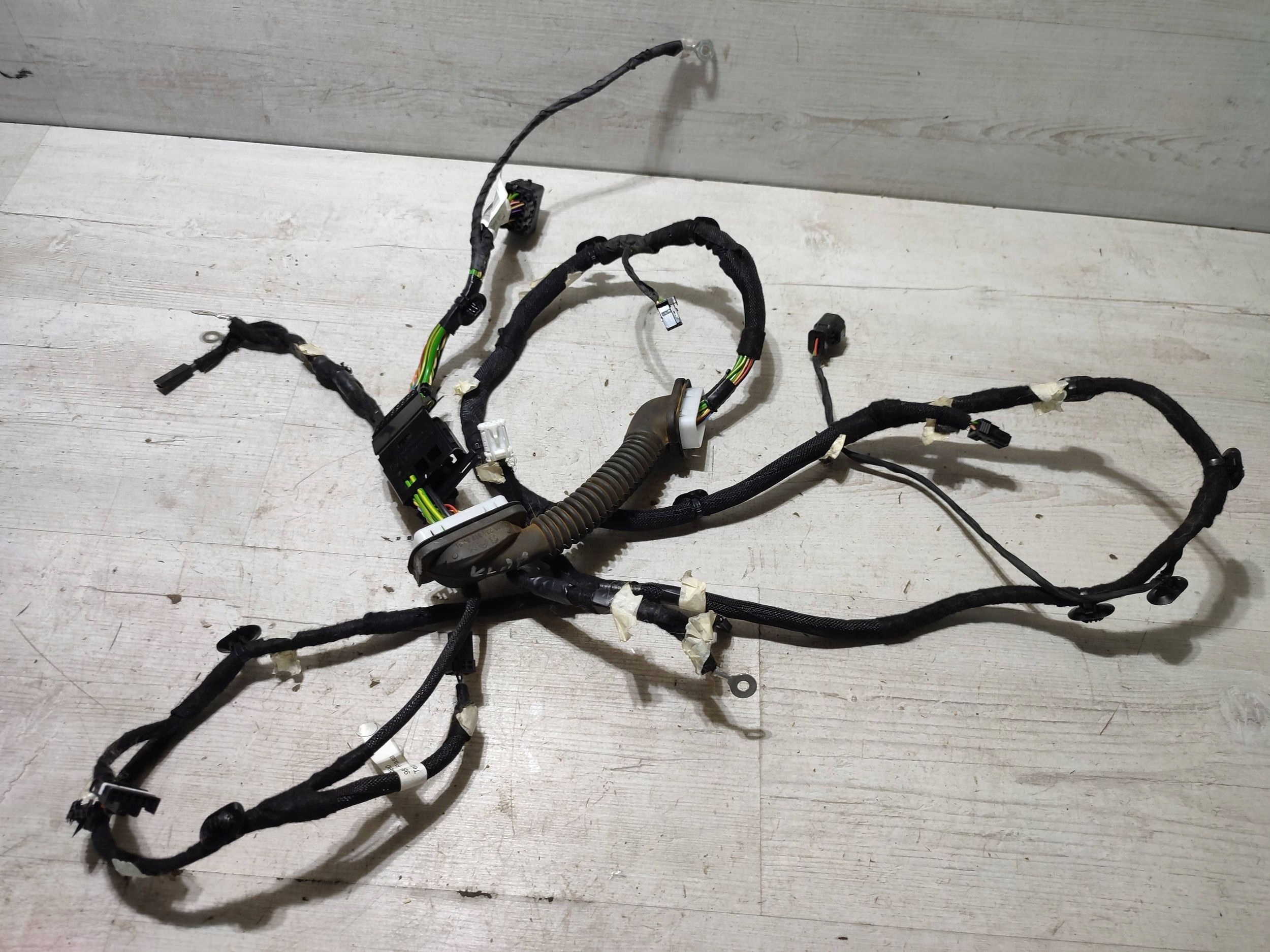 Peugeot 2008 II 2020 bundle przewodow of rear bonnet boot