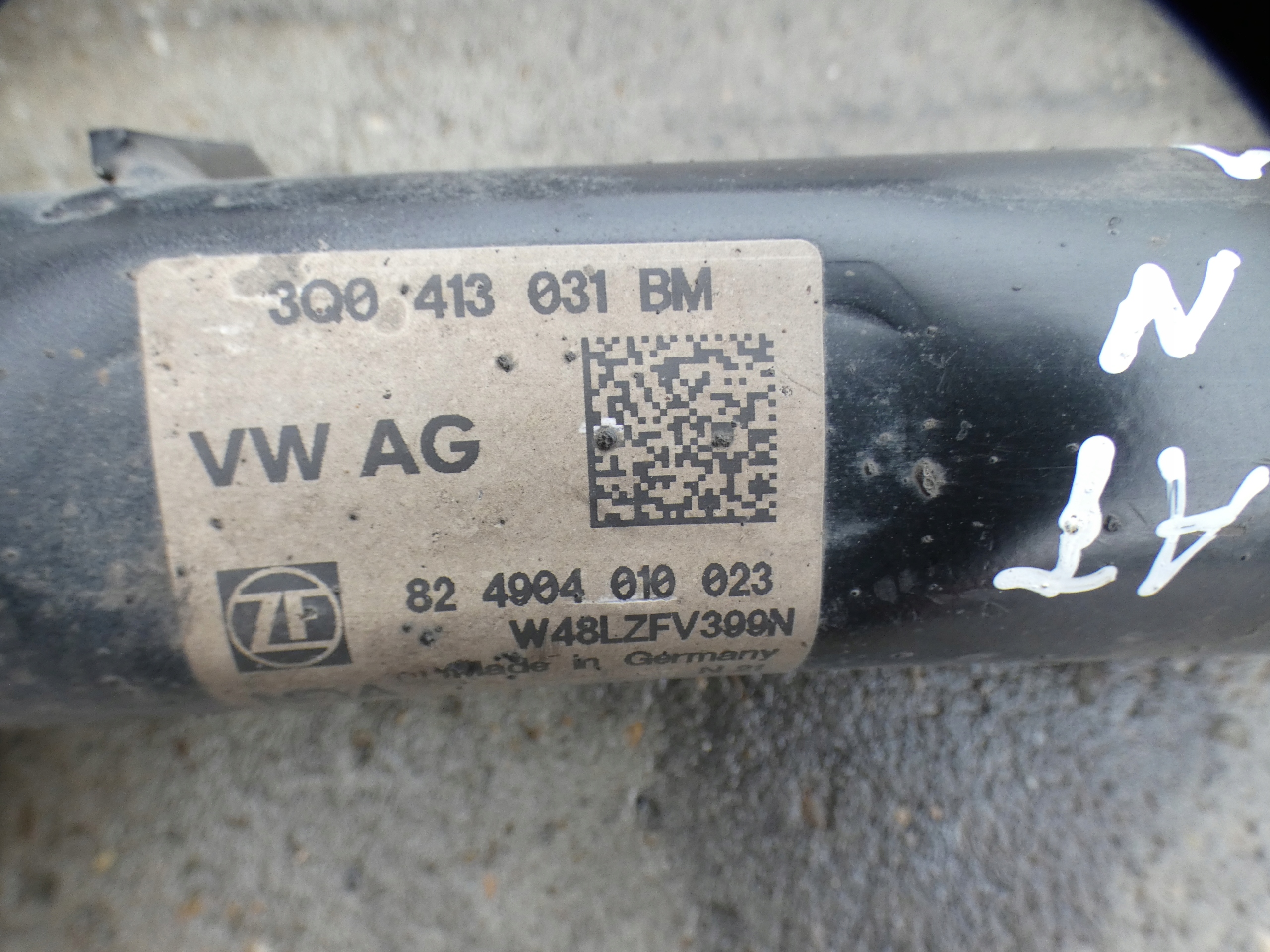VW PASSAT B8 shock absorber front B 3Q0413031BM