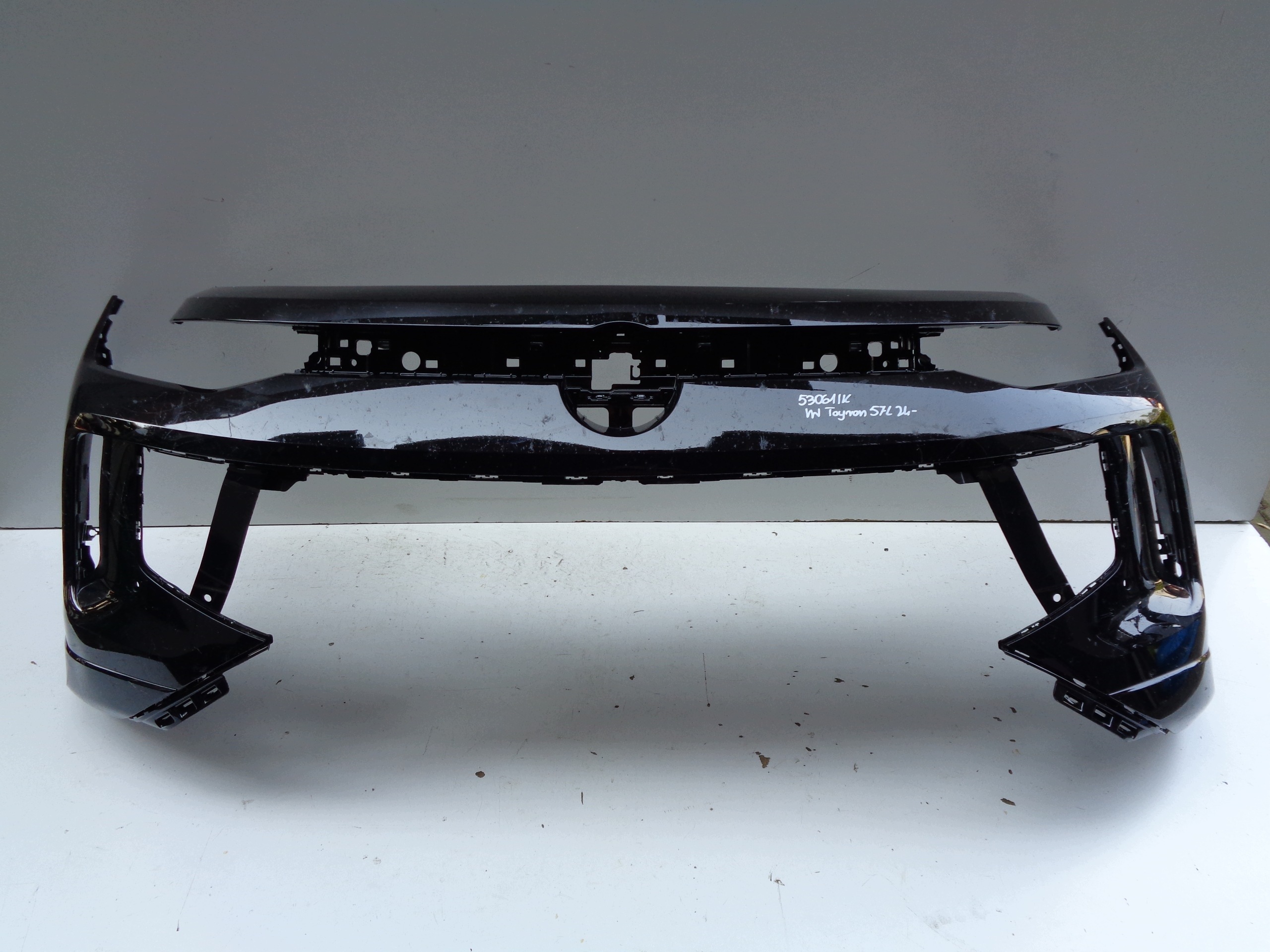 front bumper VW TAYRON 57L 24- NR 53061